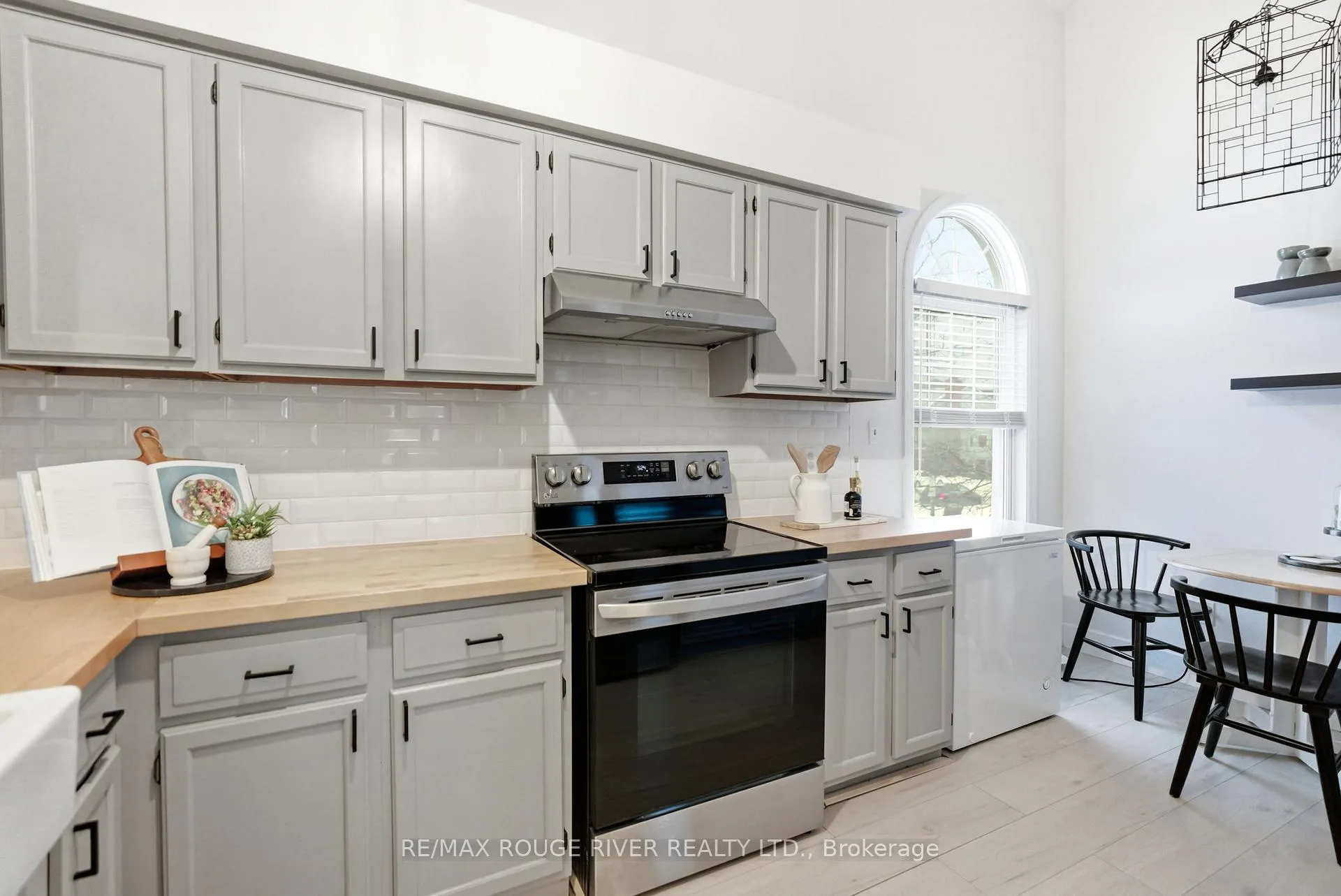 Photo 13 of Unit E2, 1665 Nash Road, Clarington, Courtice — HOMEH