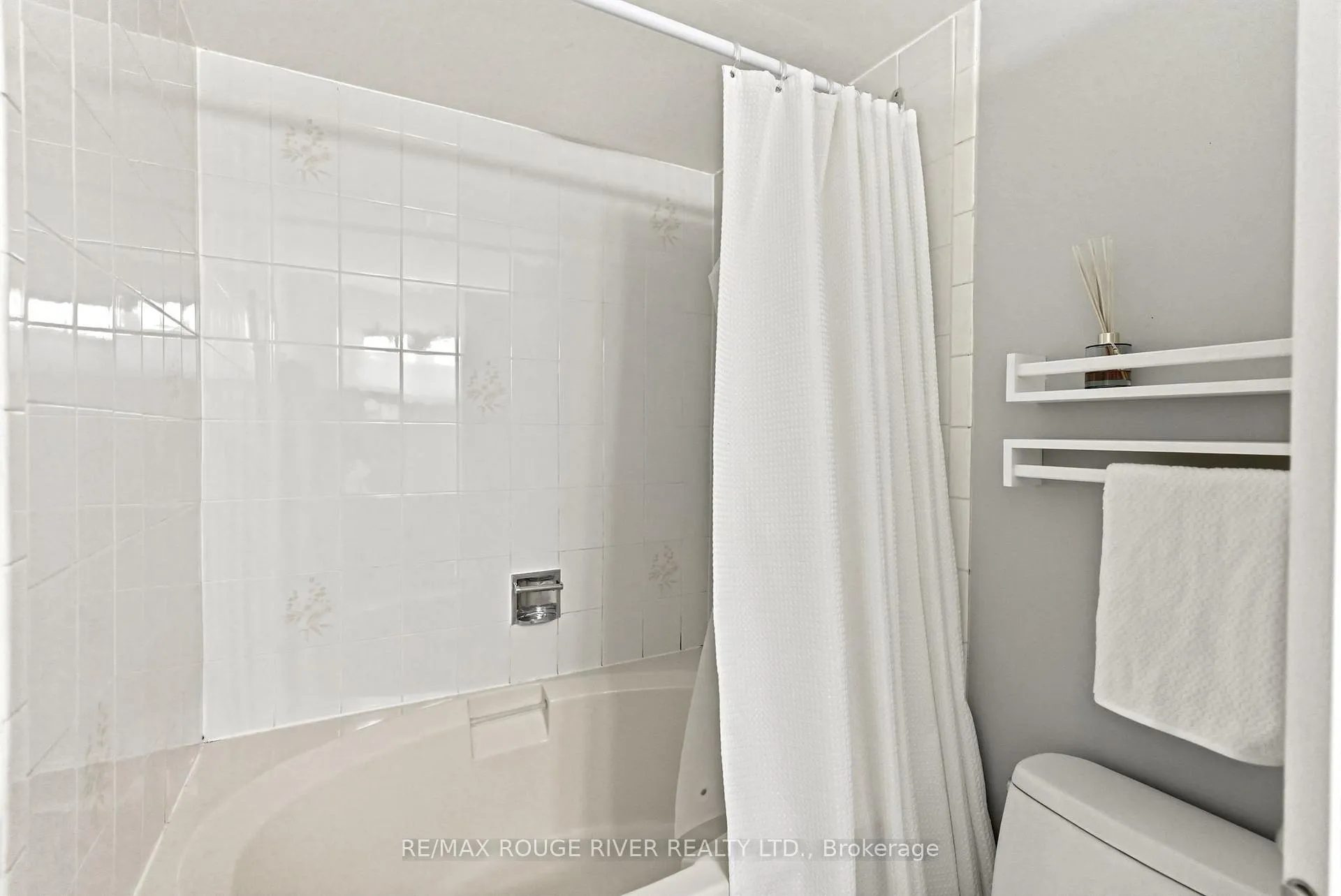 Photo 21 of Unit E2, 1665 Nash Road, Clarington, Courtice — HOMEH