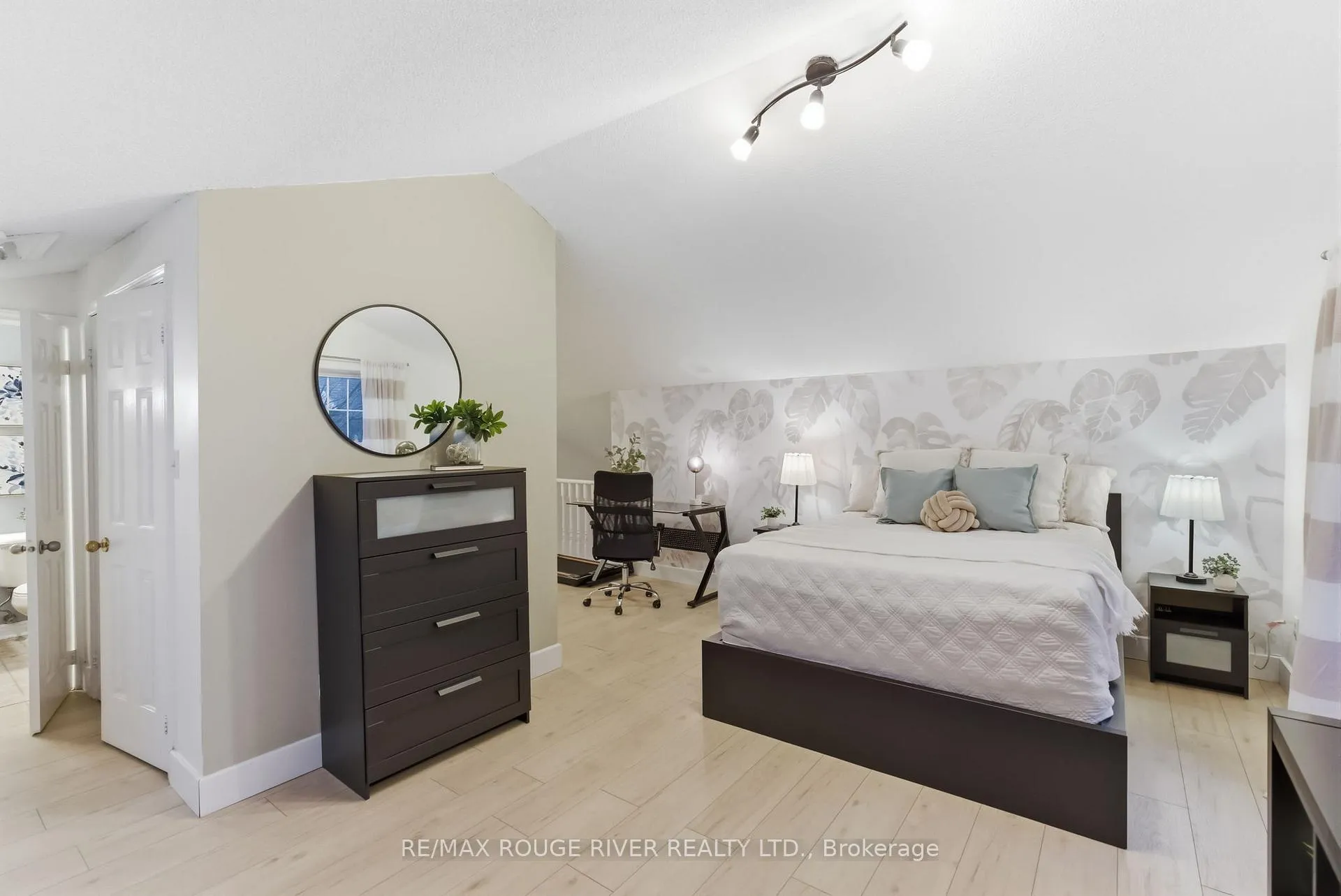 Photo 32 of Unit E2, 1665 Nash Road, Clarington, Courtice — HOMEH