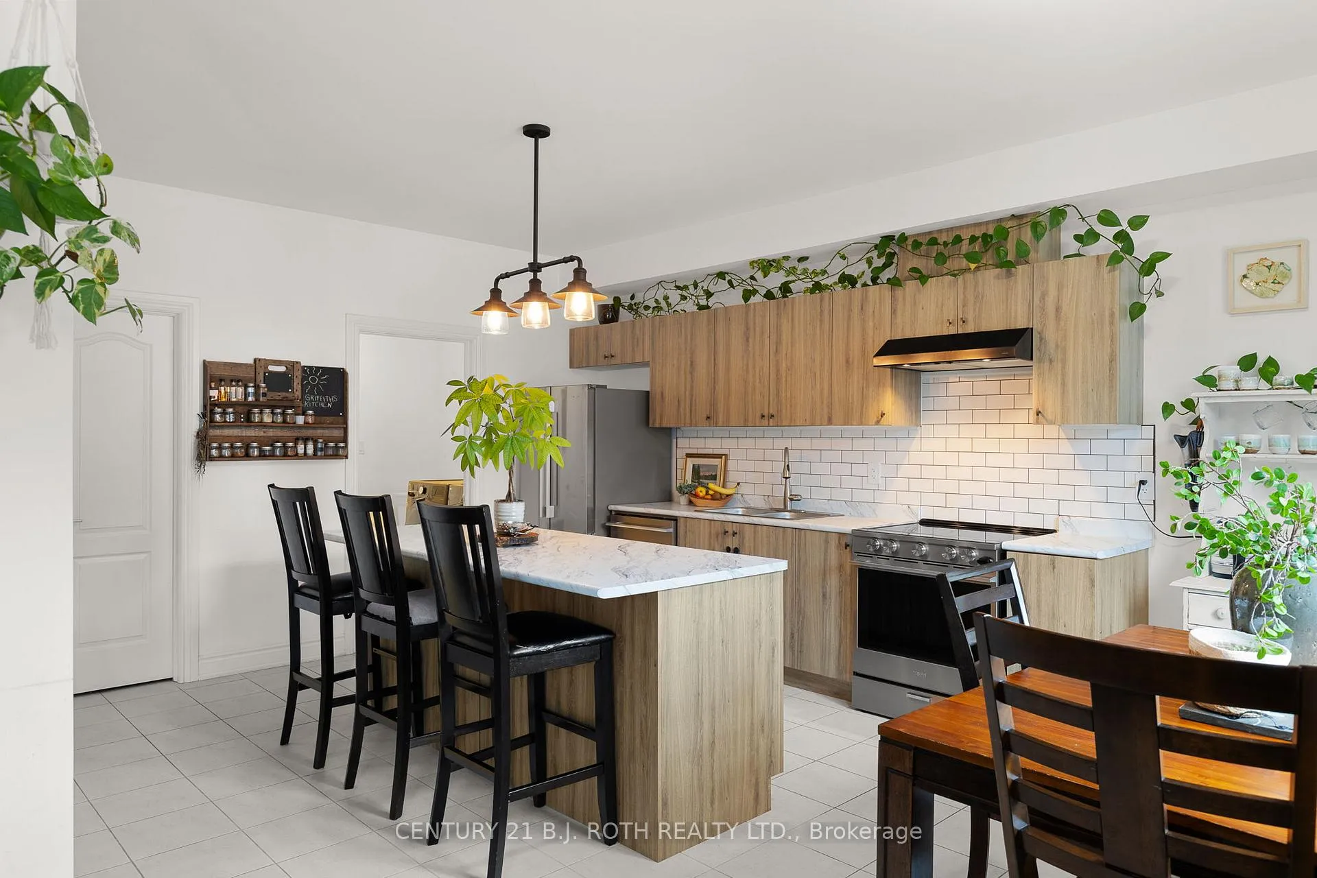 Photo 11 of 29 Alaskan Heights, Barrie, Holly — HOMEH