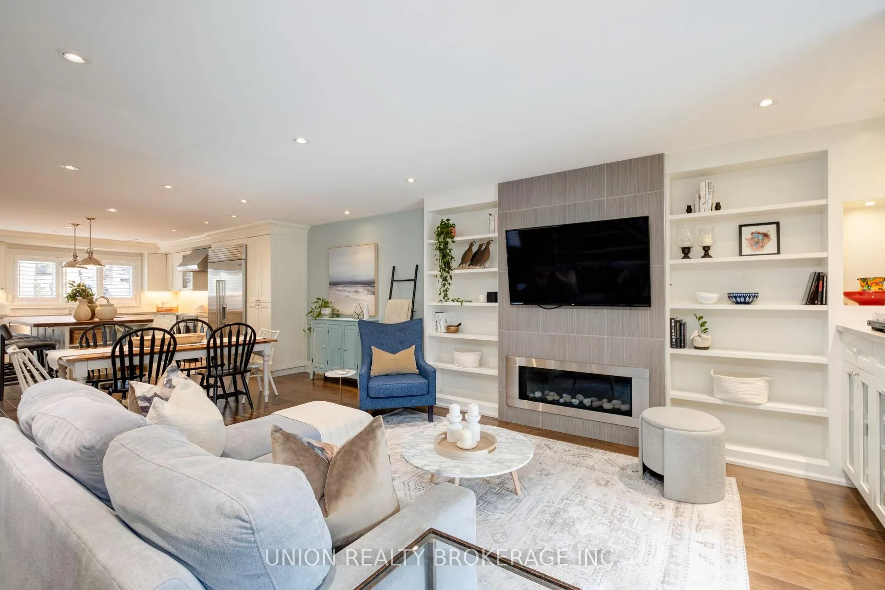 Photo 3 of 45 Spruce Hill Road, Toronto, The Beaches — HOMEH