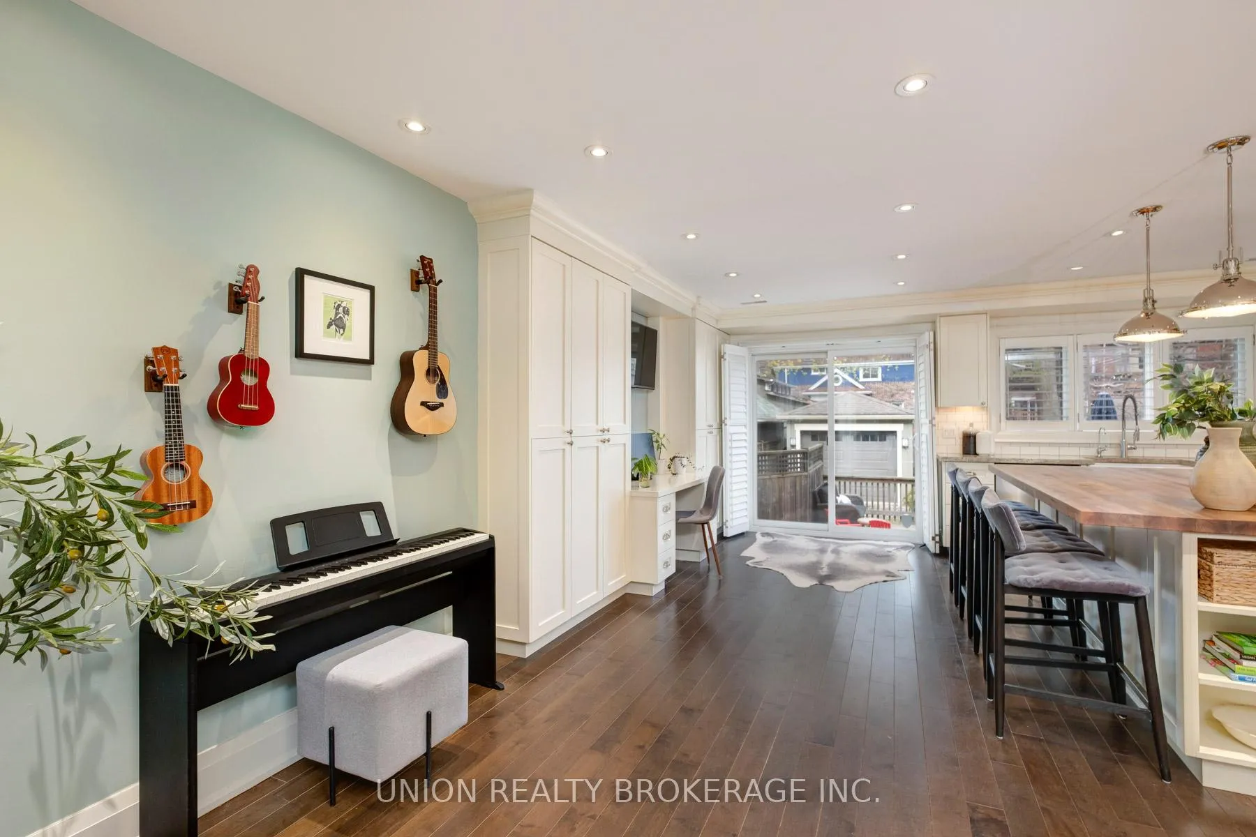 Photo 12 of 45 Spruce Hill Road, Toronto, The Beaches — HOMEH