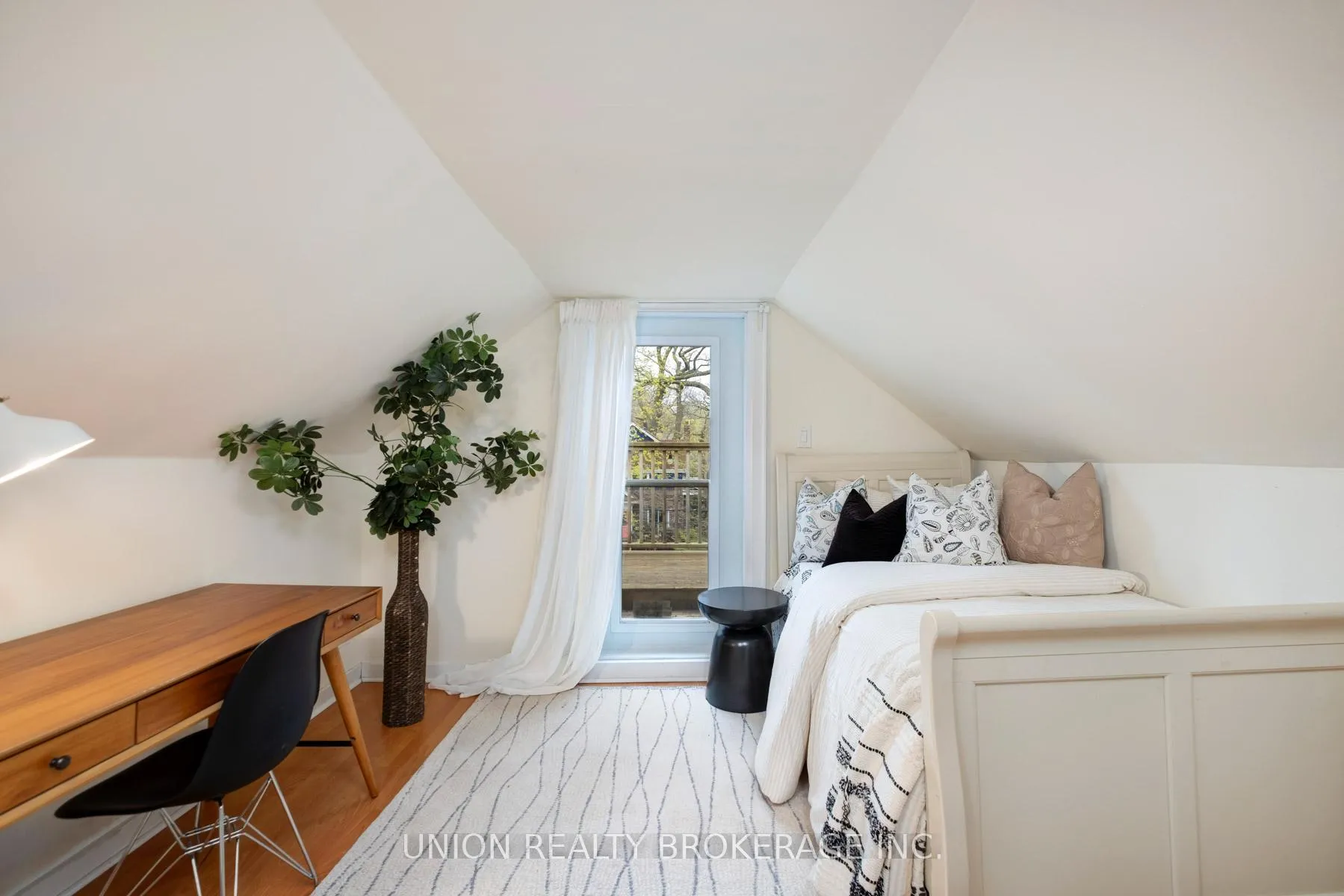 Photo 21 of 45 Spruce Hill Road, Toronto, The Beaches — HOMEH