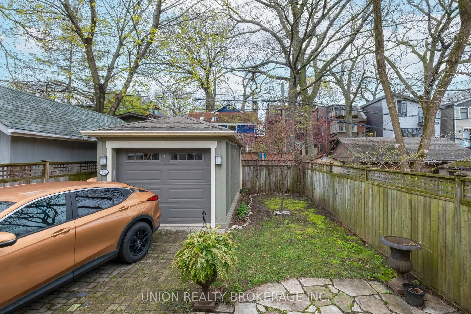 Photo 33 of 45 Spruce Hill Road, Toronto, The Beaches — HOMEH