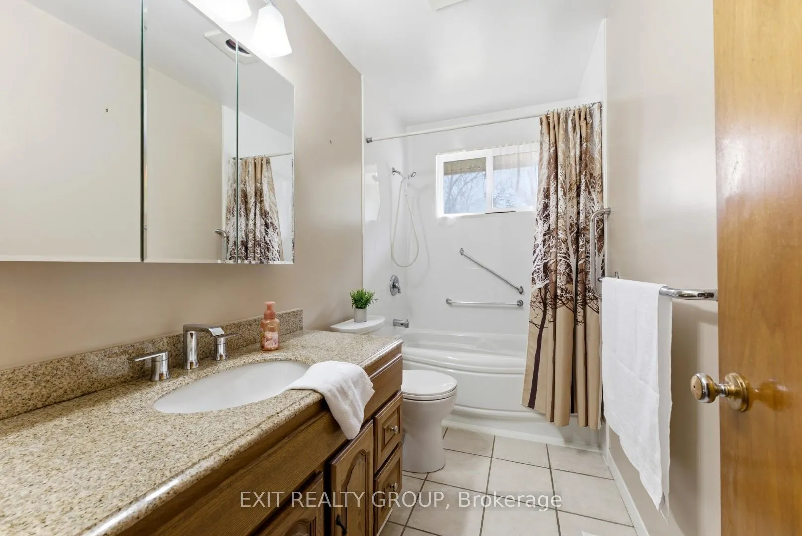 Photo 34 of 459 Brook Road N, Cobourg — HOMEH