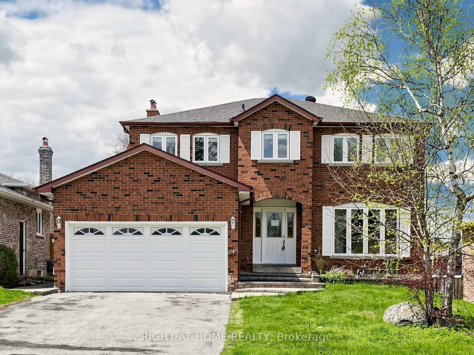 Photo 2 of 86 Howlett Avenue, Newmarket, Huron Heights-Leslie Valley — HOMEH