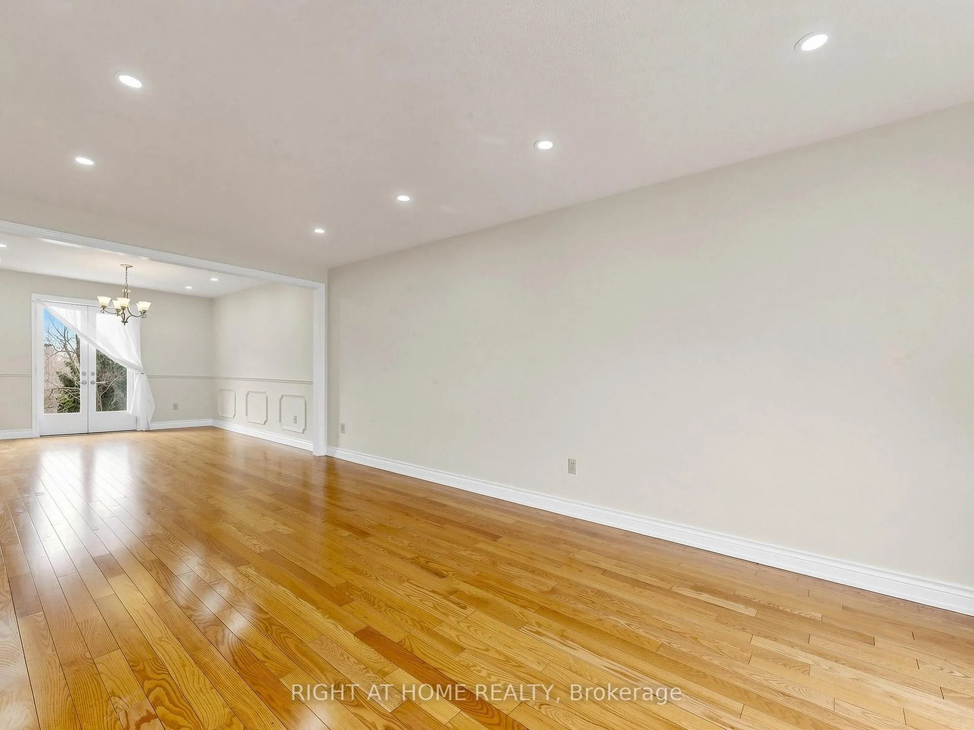 Photo 6 of 86 Howlett Avenue, Newmarket, Huron Heights-Leslie Valley — HOMEH