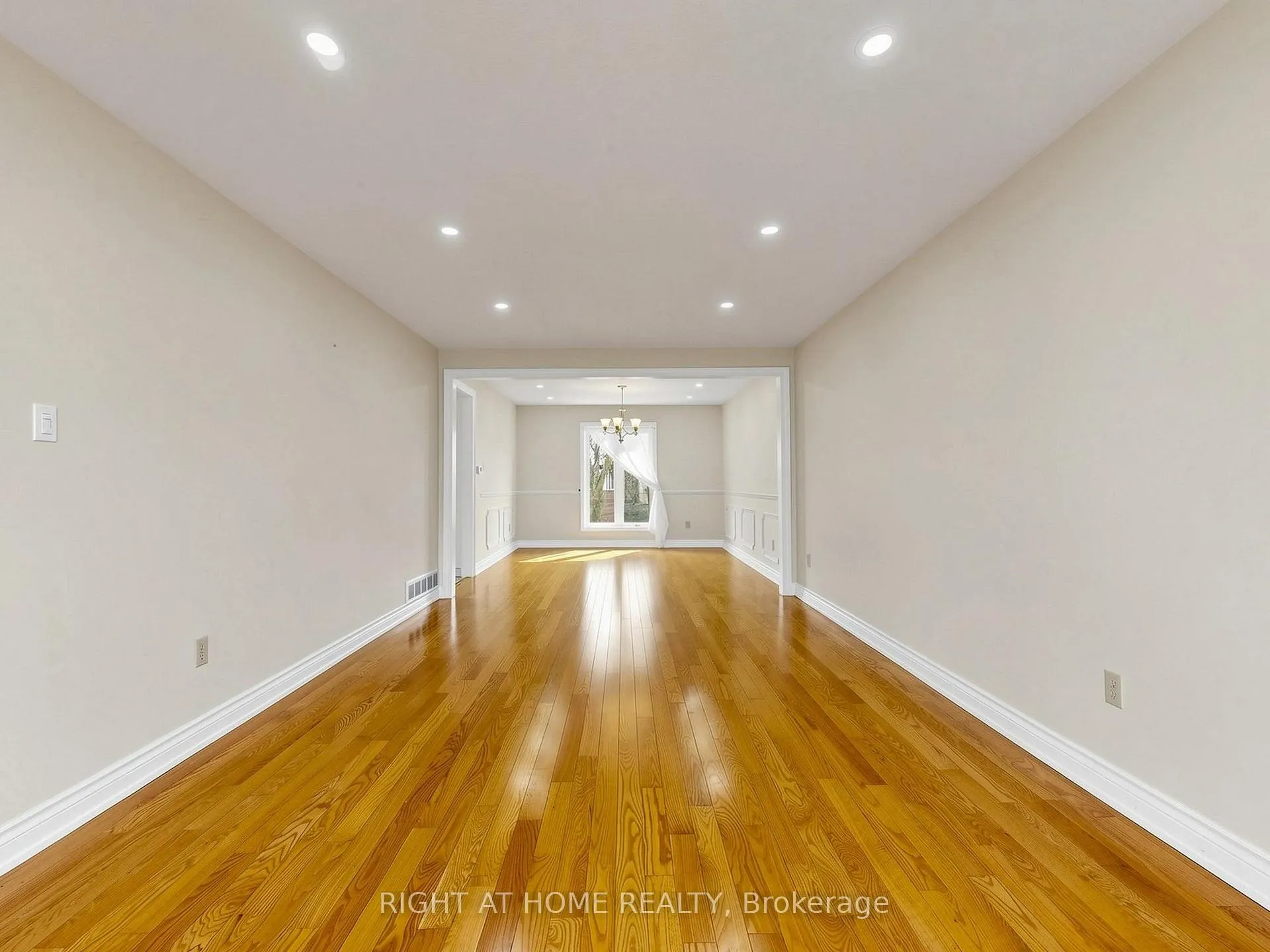 Photo 8 of 86 Howlett Avenue, Newmarket, Huron Heights-Leslie Valley — HOMEH