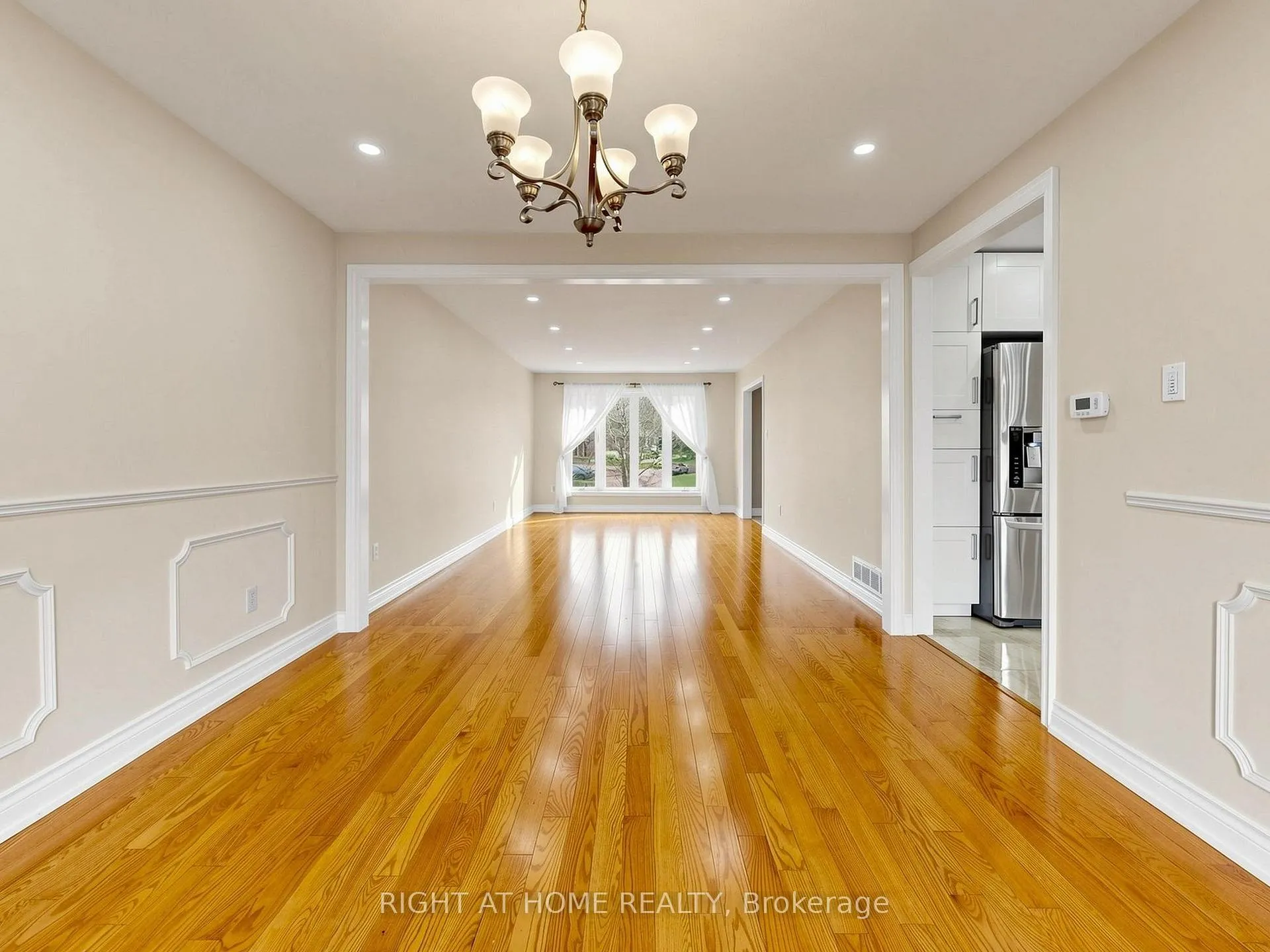 Photo 10 of 86 Howlett Avenue, Newmarket, Huron Heights-Leslie Valley — HOMEH