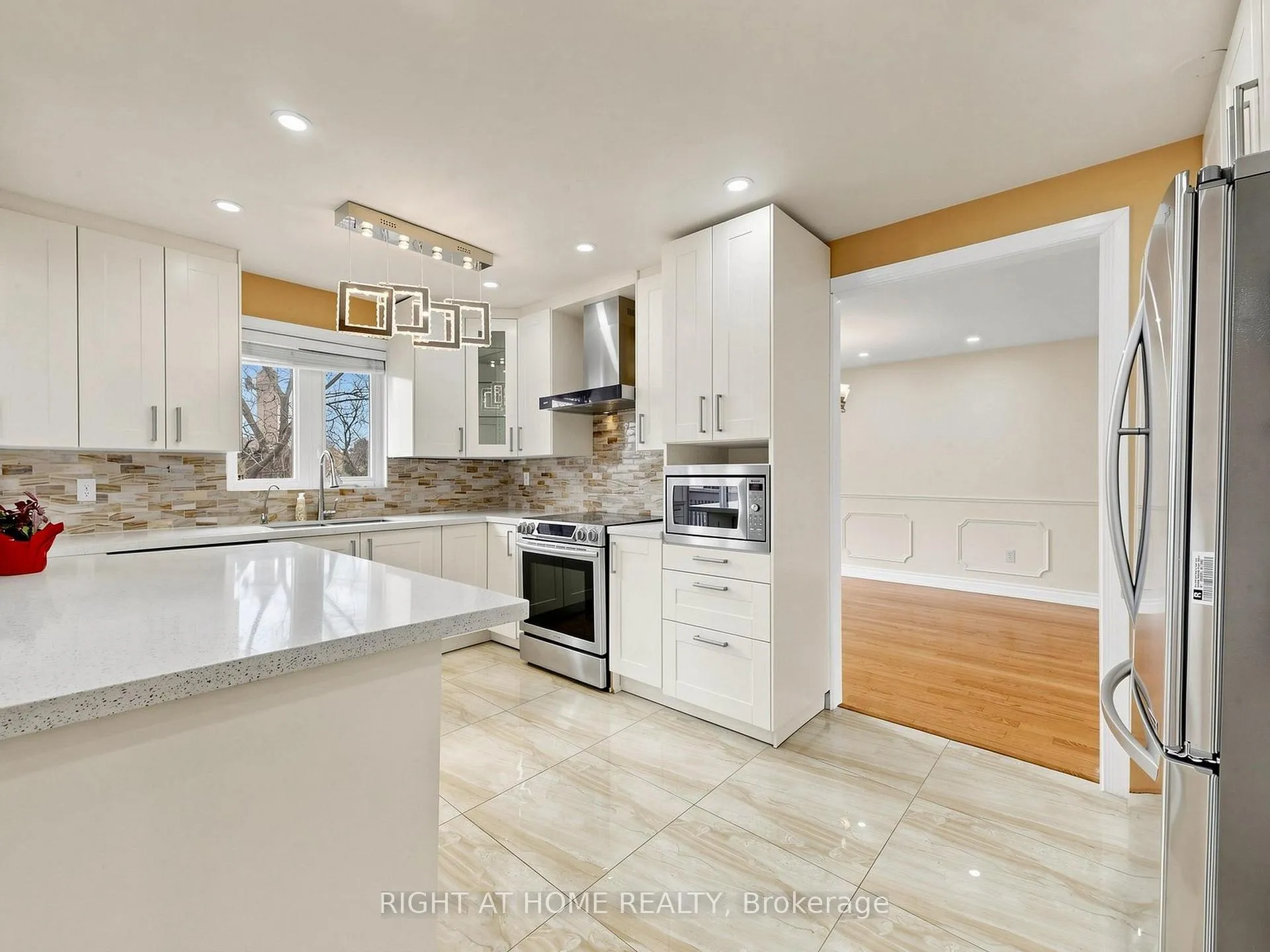Photo 17 of 86 Howlett Avenue, Newmarket, Huron Heights-Leslie Valley — HOMEH