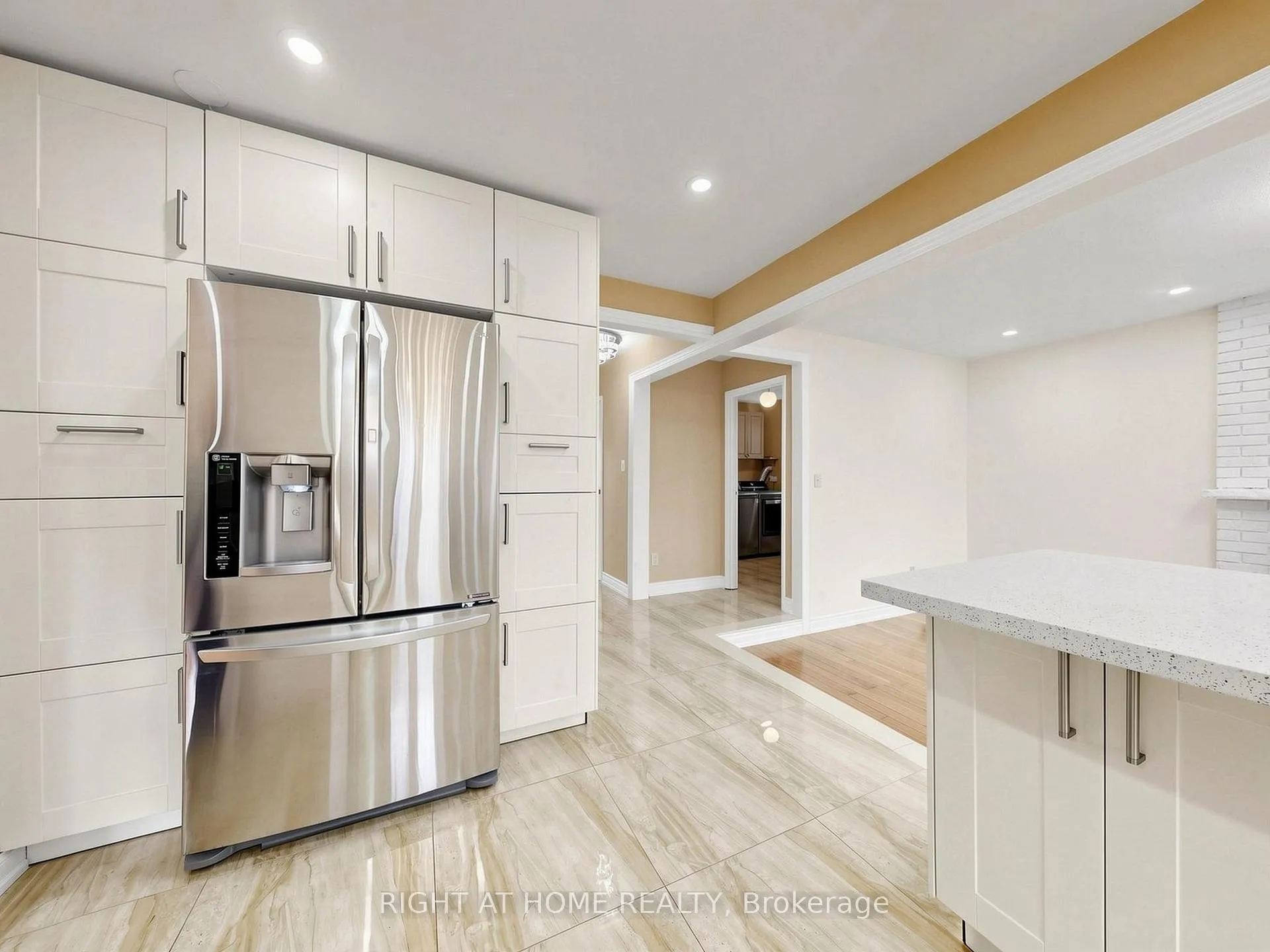 Photo 21 of 86 Howlett Avenue, Newmarket, Huron Heights-Leslie Valley — HOMEH