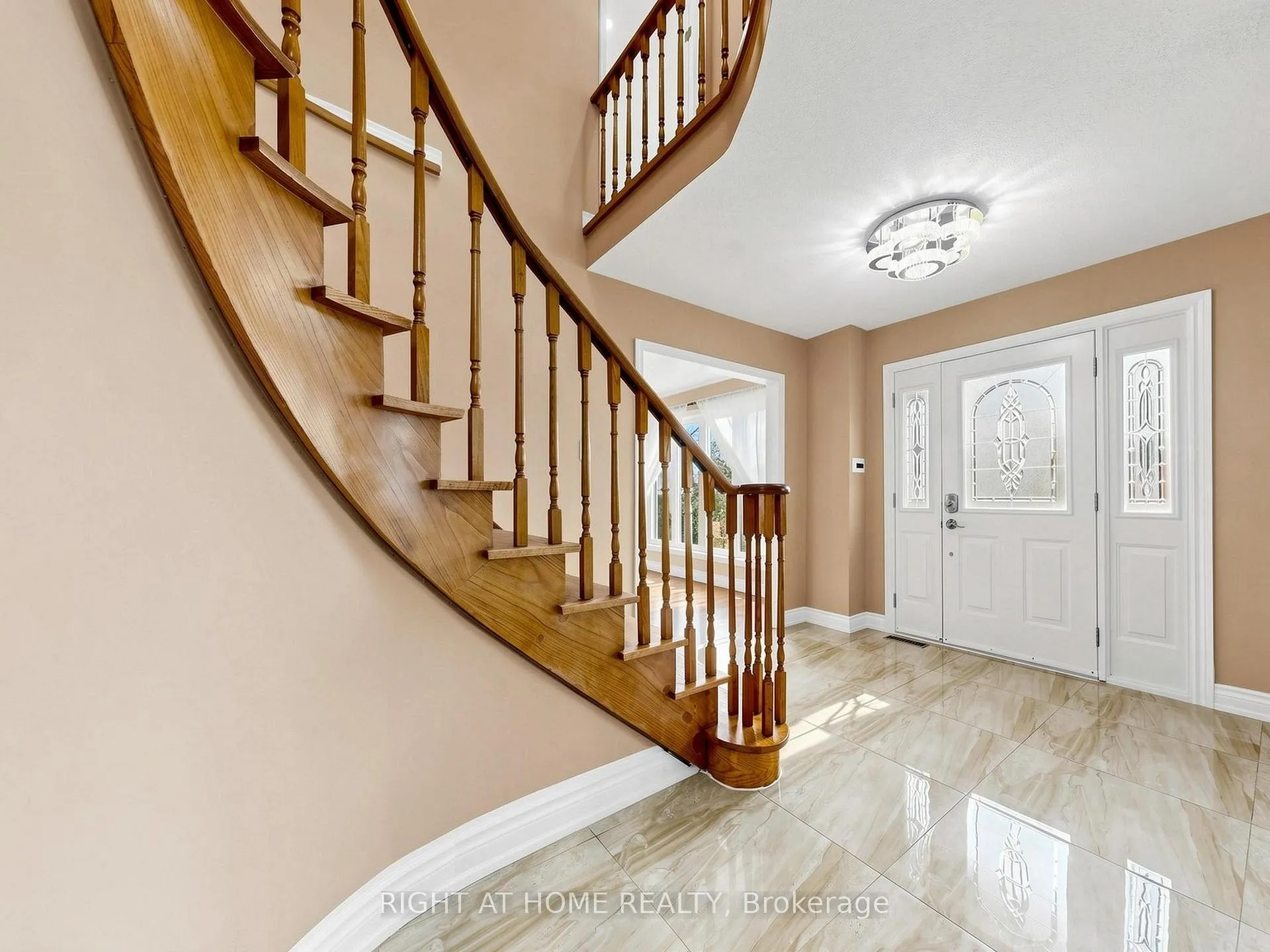 Photo 24 of 86 Howlett Avenue, Newmarket, Huron Heights-Leslie Valley — HOMEH