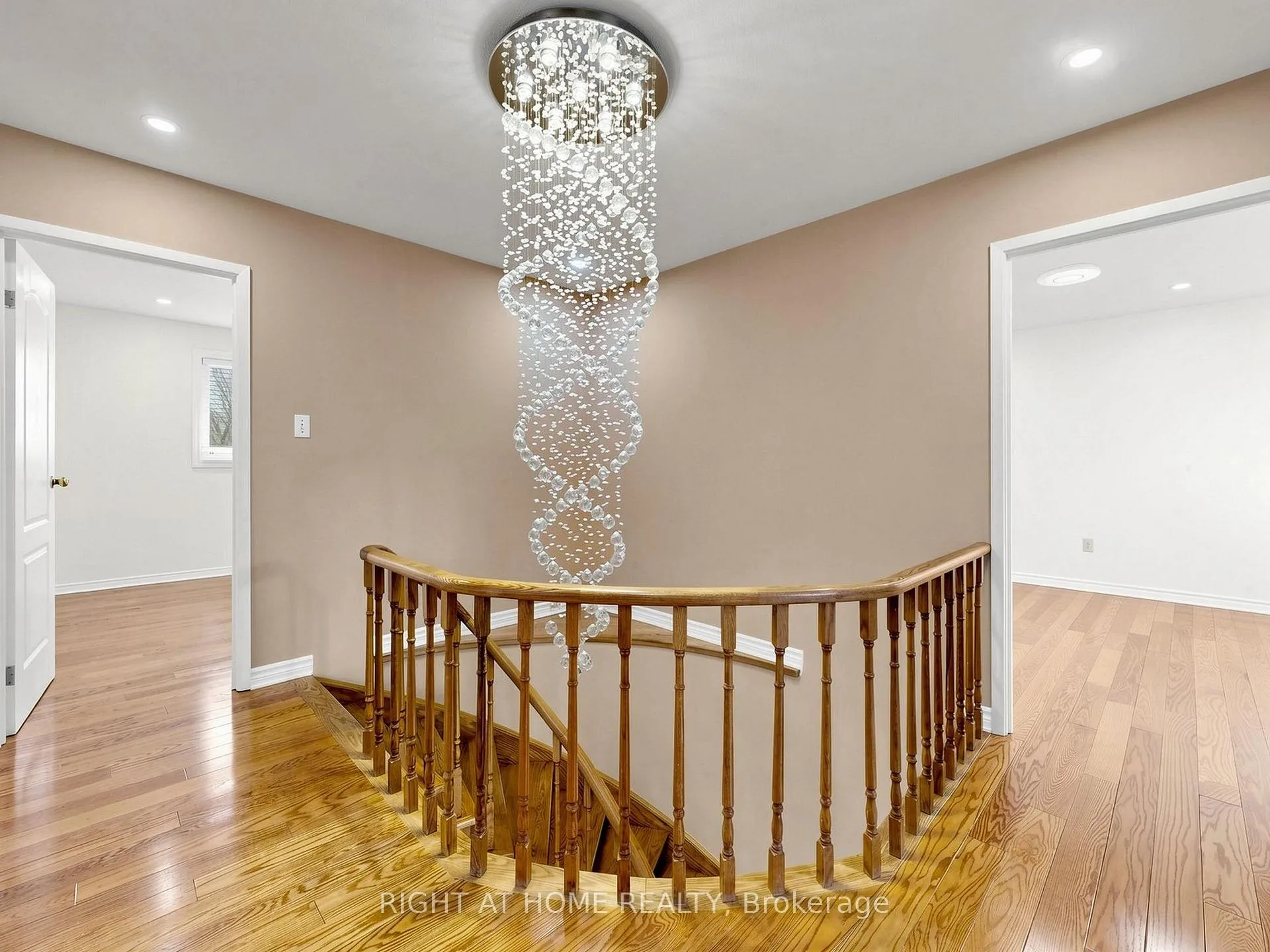 Photo 26 of 86 Howlett Avenue, Newmarket, Huron Heights-Leslie Valley — HOMEH