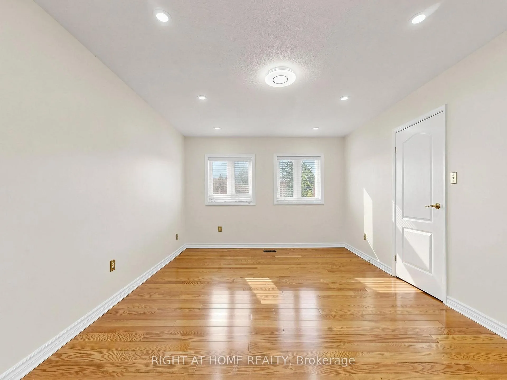 Photo 28 of 86 Howlett Avenue, Newmarket, Huron Heights-Leslie Valley — HOMEH