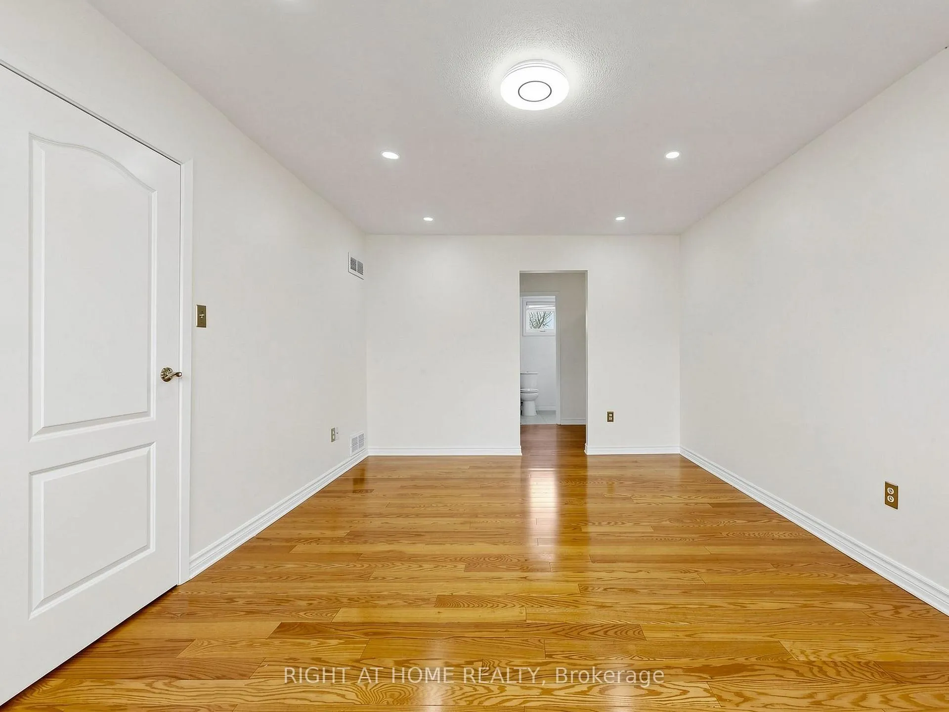Photo 29 of 86 Howlett Avenue, Newmarket, Huron Heights-Leslie Valley — HOMEH