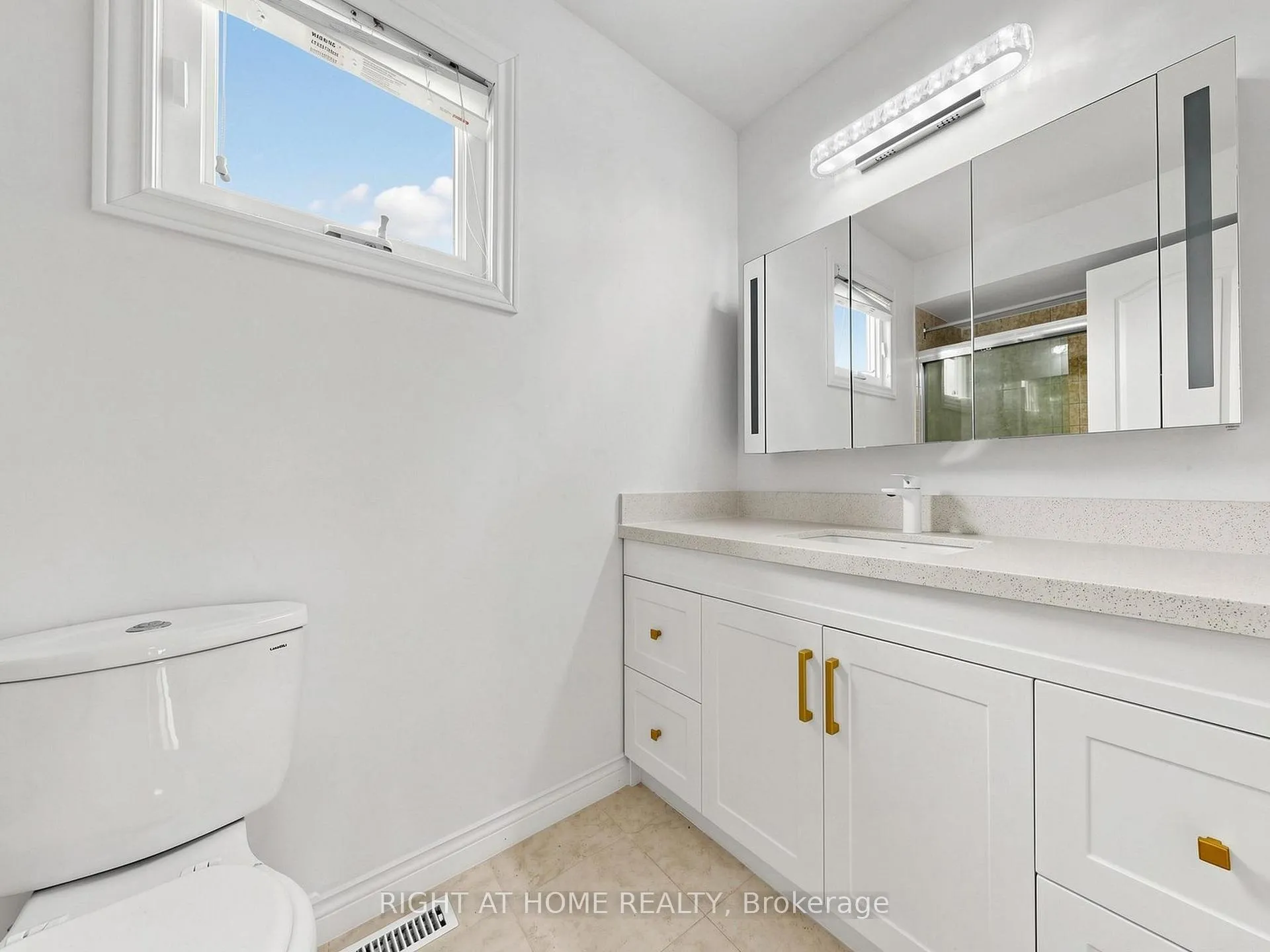 Photo 30 of 86 Howlett Avenue, Newmarket, Huron Heights-Leslie Valley — HOMEH
