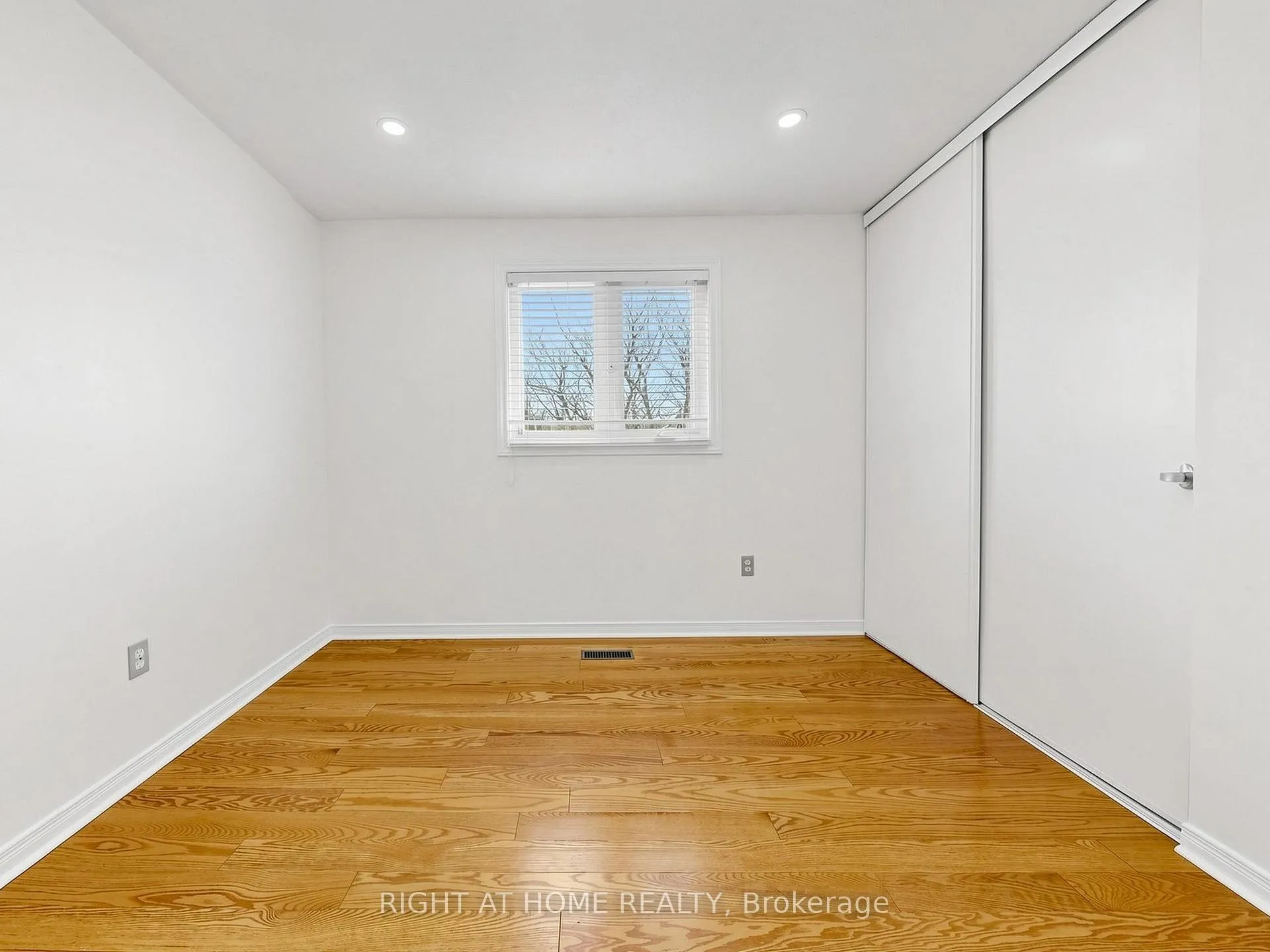 Photo 31 of 86 Howlett Avenue, Newmarket, Huron Heights-Leslie Valley — HOMEH
