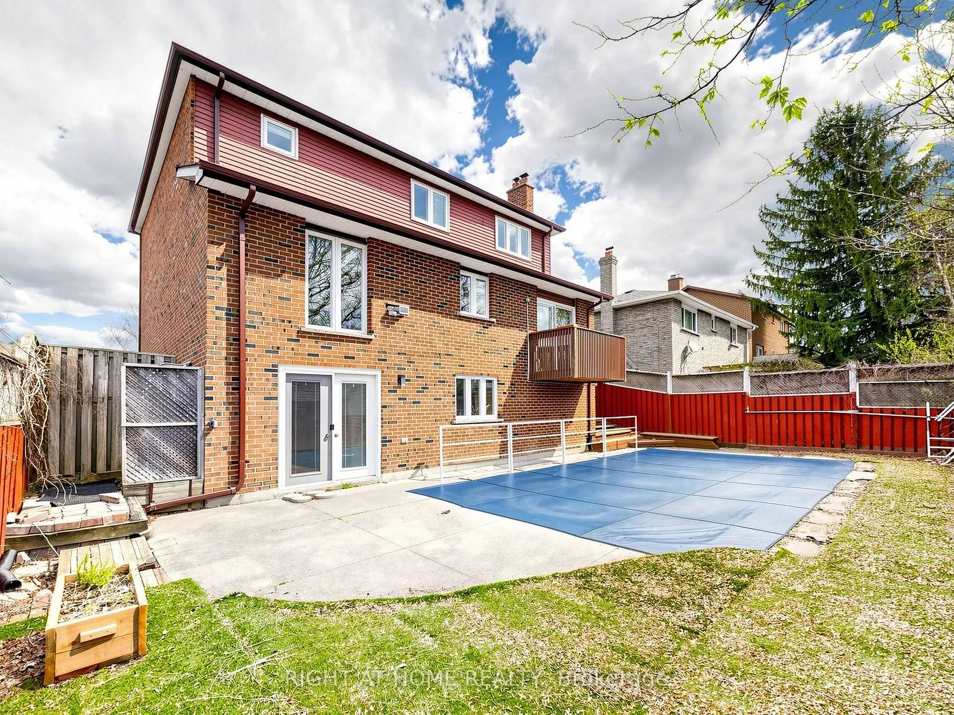 Photo 44 of 86 Howlett Avenue, Newmarket, Huron Heights-Leslie Valley — HOMEH