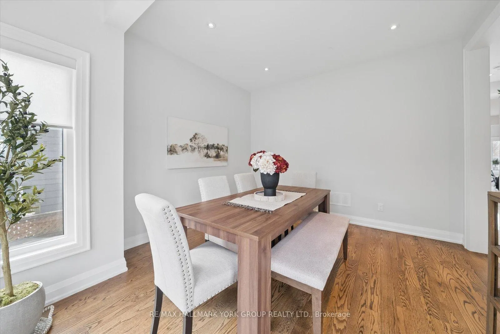 Photo 6 of 220 Pine Beach Drive, Georgina, Keswick South — HOMEH