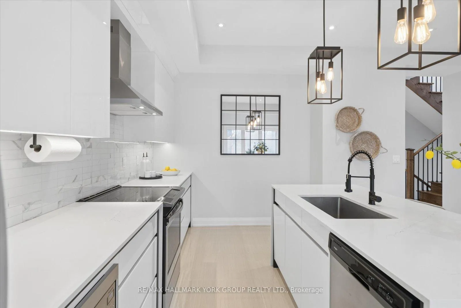 Photo 9 of 220 Pine Beach Drive, Georgina, Keswick South — HOMEH