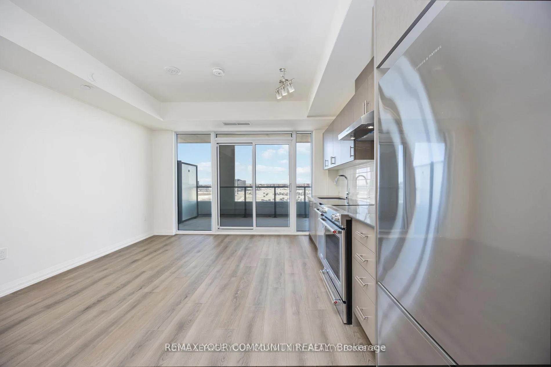 Photo 10 of Unit 429, 8960 Jane Street, Vaughan, Vellore Village — HOMEH