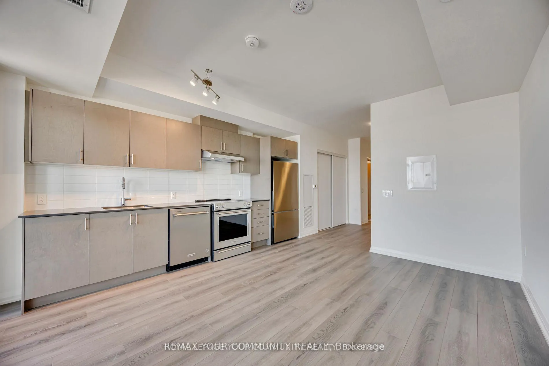 Photo 16 of Unit 429, 8960 Jane Street, Vaughan, Vellore Village — HOMEH