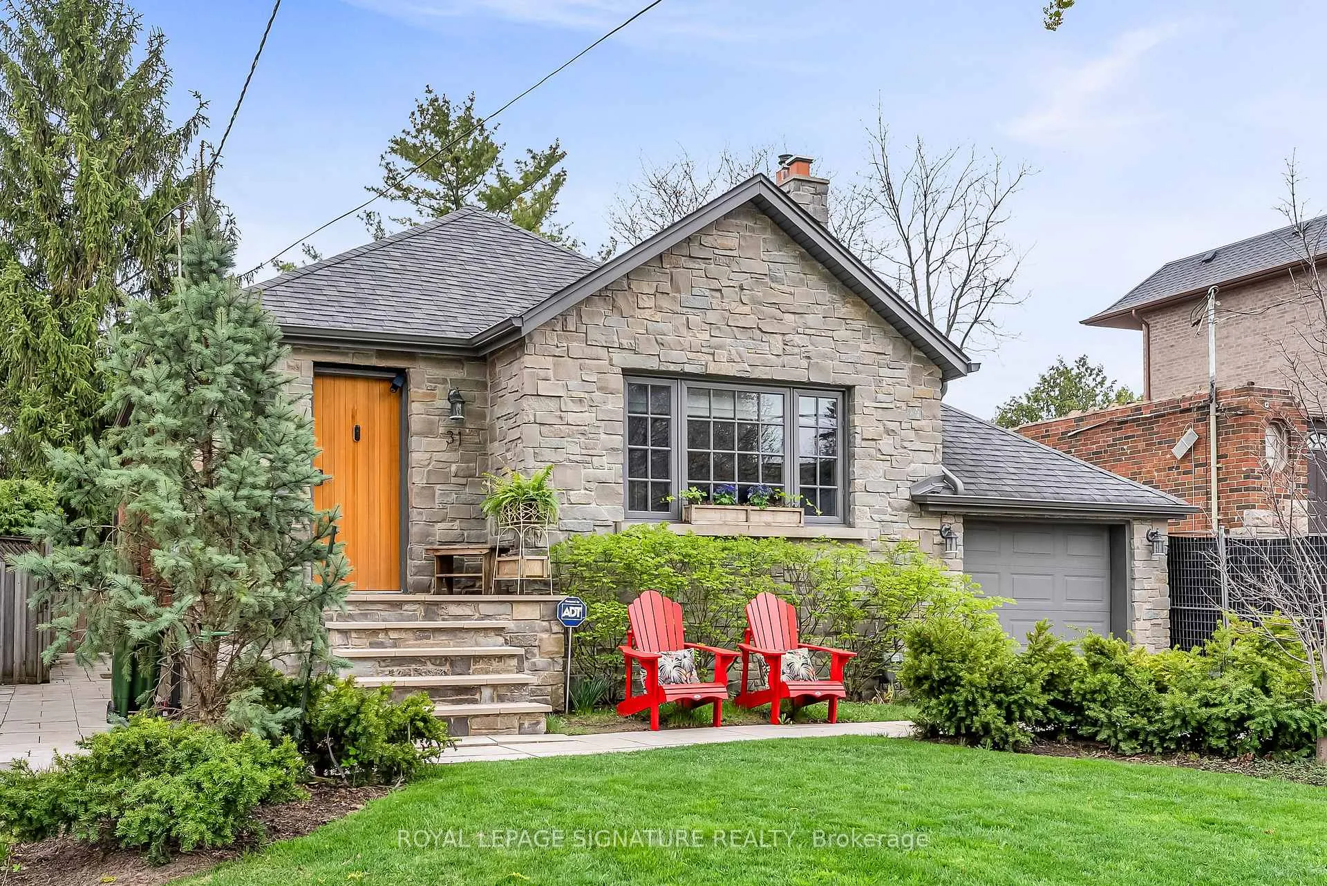 Photo 2 of 31 Burncrest Drive, Toronto, Bedford Park-Nortown — HOMEH