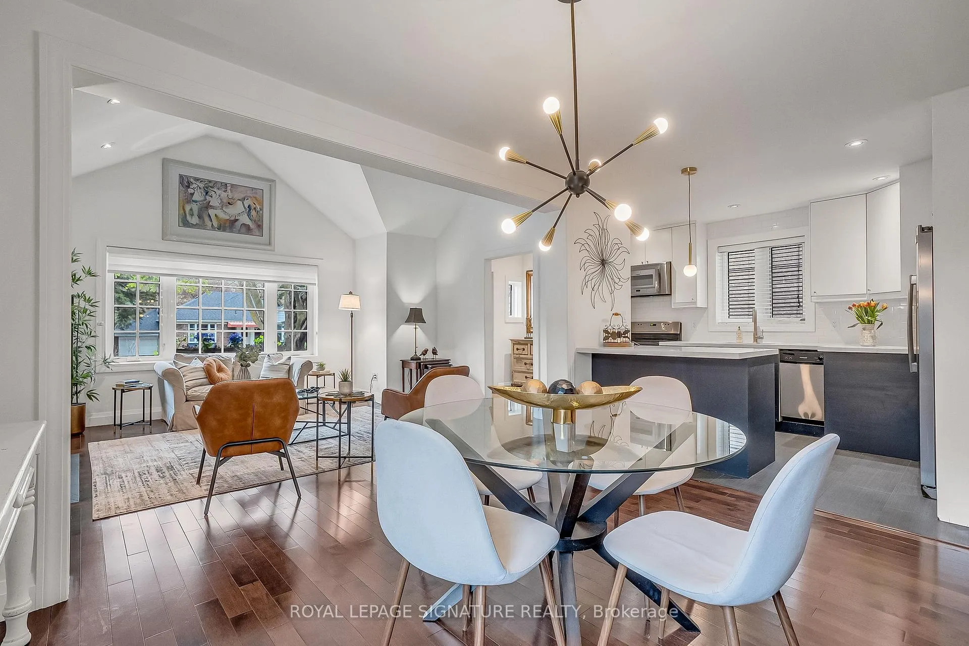Photo 11 of 31 Burncrest Drive, Toronto, Bedford Park-Nortown — HOMEH