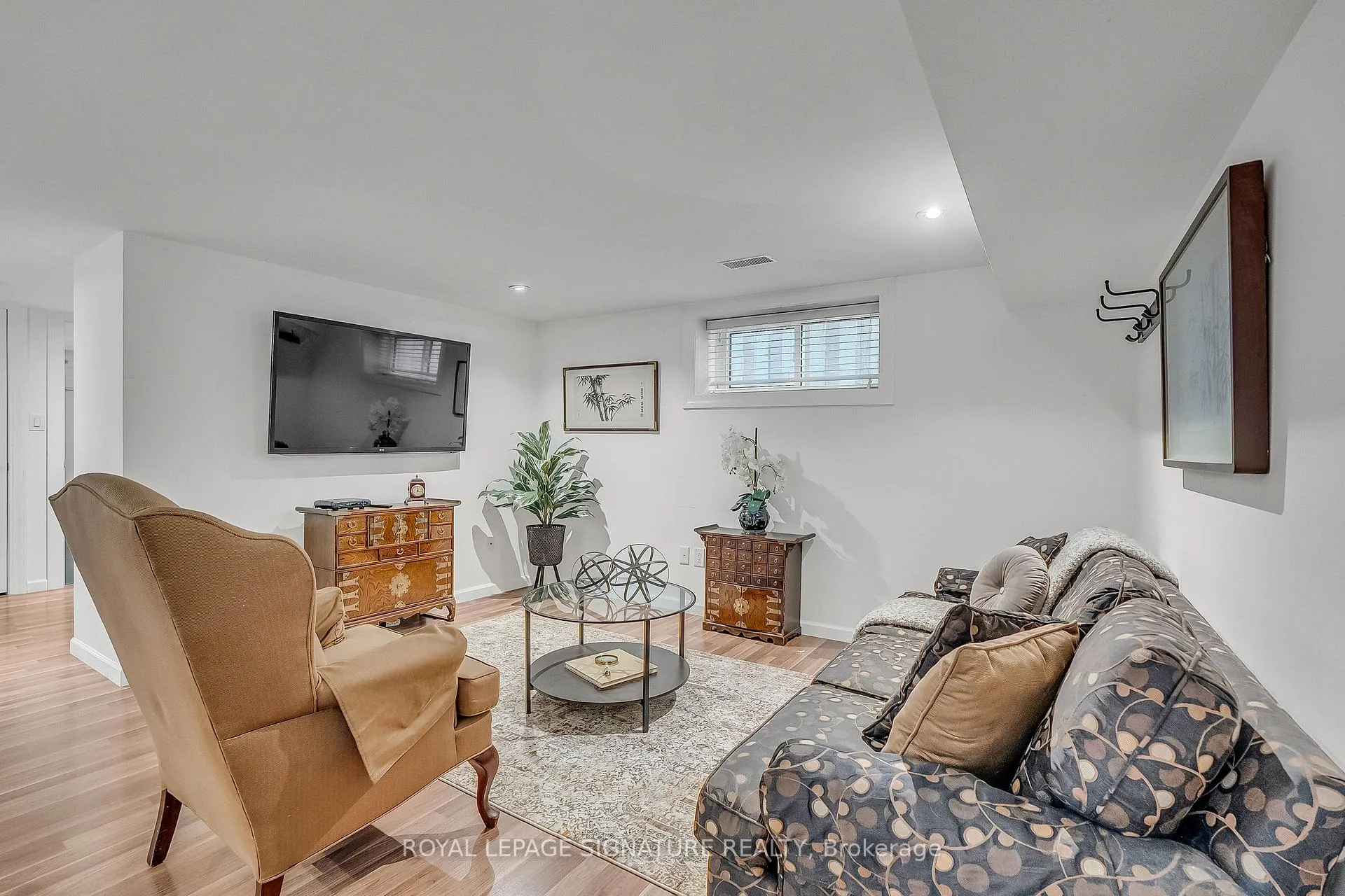 Photo 24 of 31 Burncrest Drive, Toronto, Bedford Park-Nortown — HOMEH