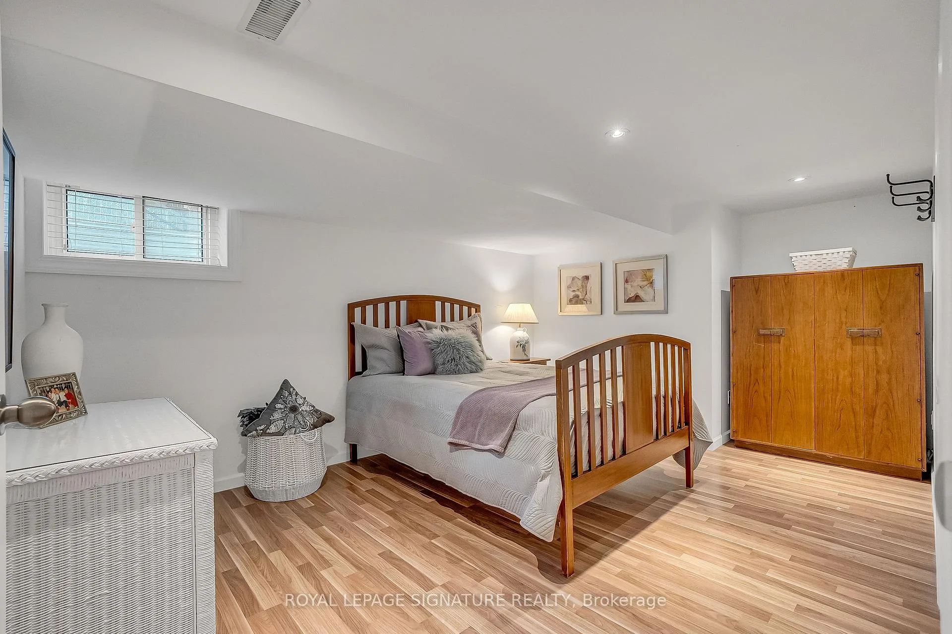 Photo 28 of 31 Burncrest Drive, Toronto, Bedford Park-Nortown — HOMEH