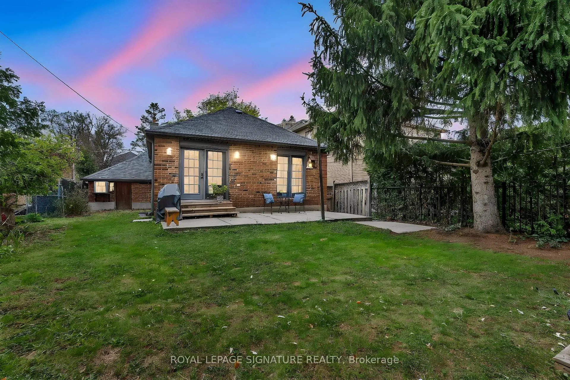 Photo 37 of 31 Burncrest Drive, Toronto, Bedford Park-Nortown — HOMEH