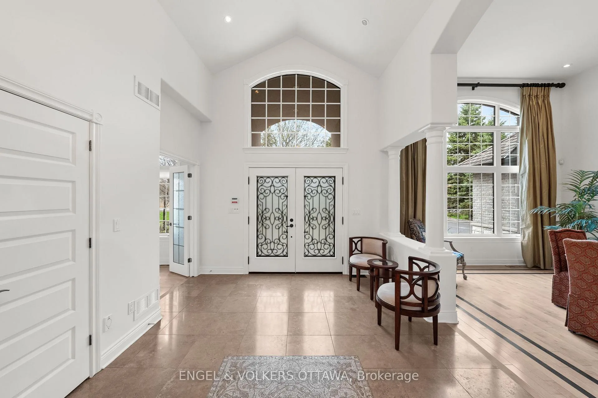 Photo 5 of 25 Winding Way, Ottawa, Barrhaven East — HOMEH