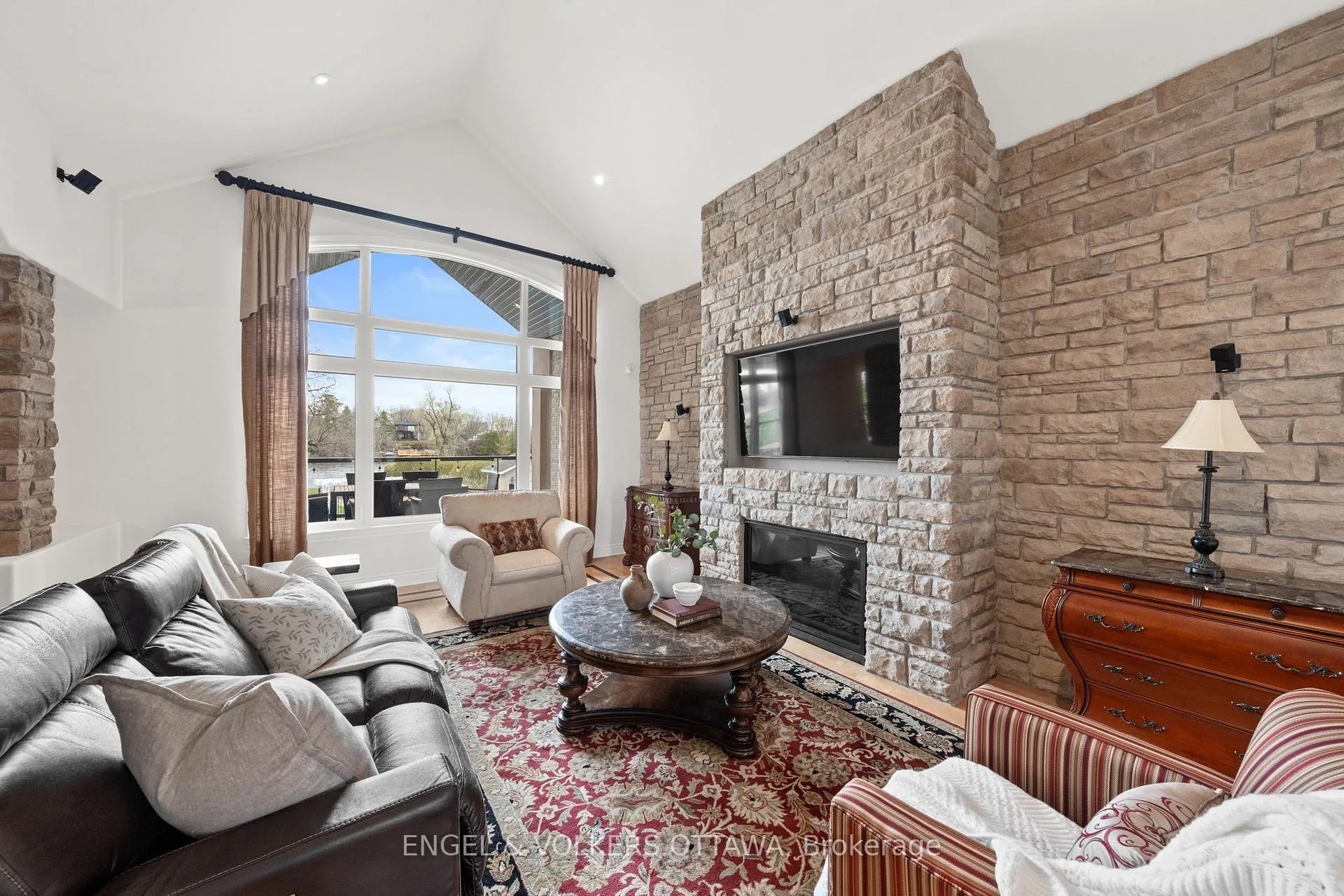 Photo 10 of 25 Winding Way, Ottawa, Barrhaven East — HOMEH