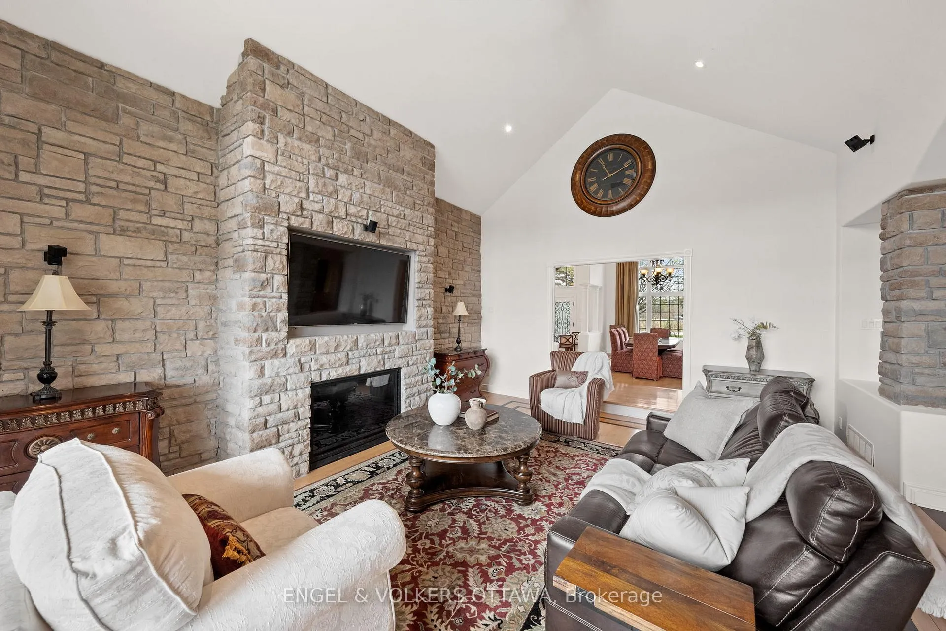 Photo 11 of 25 Winding Way, Ottawa, Barrhaven East — HOMEH