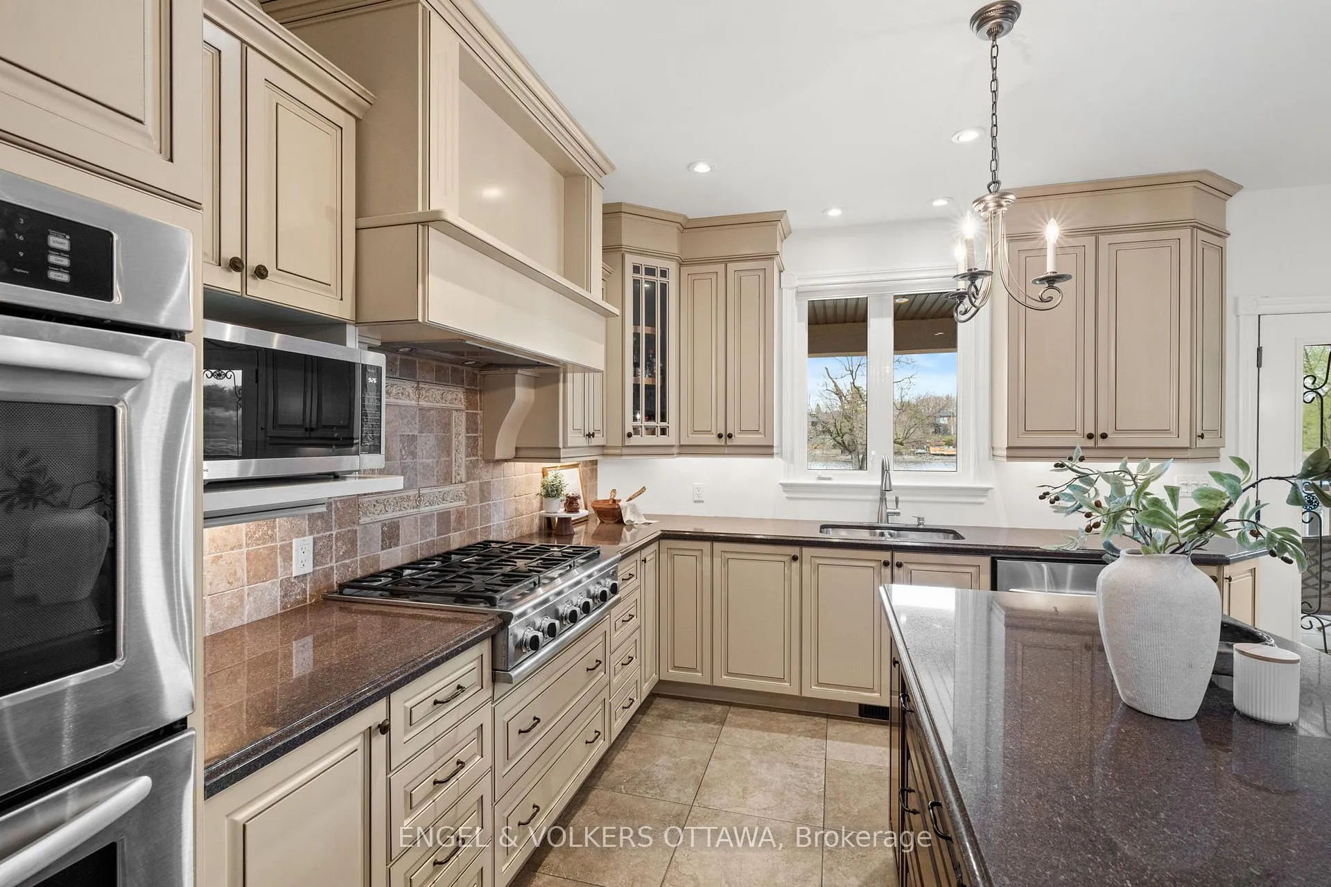 Photo 13 of 25 Winding Way, Ottawa, Barrhaven East — HOMEH