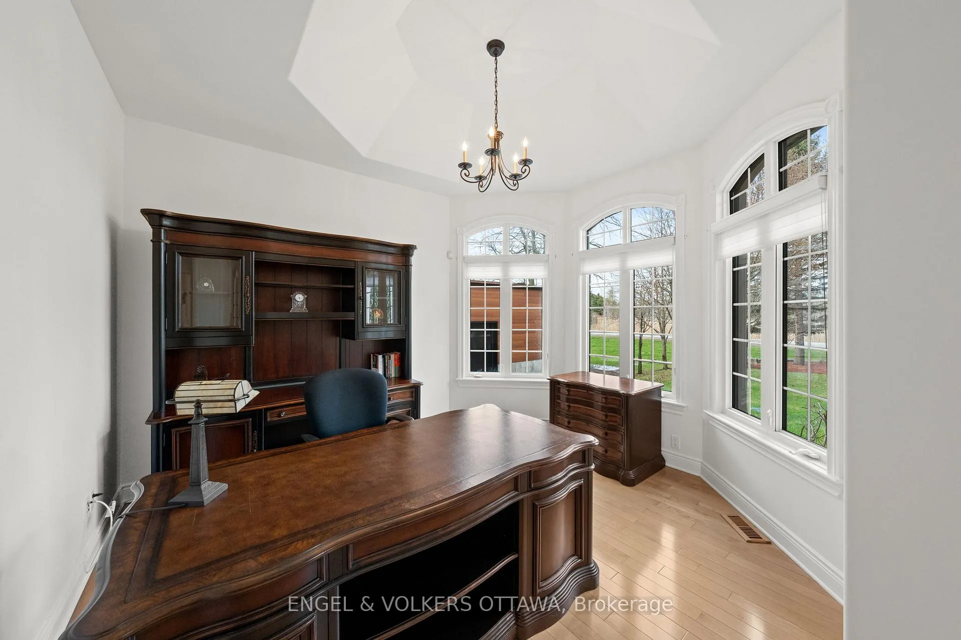 Photo 15 of 25 Winding Way, Ottawa, Barrhaven East — HOMEH