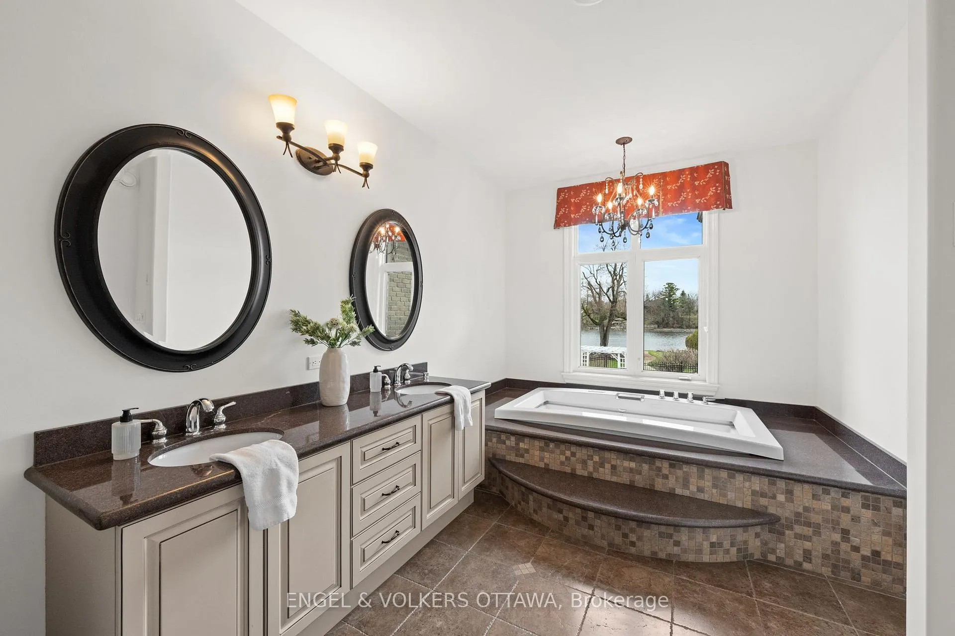 Photo 19 of 25 Winding Way, Ottawa, Barrhaven East — HOMEH