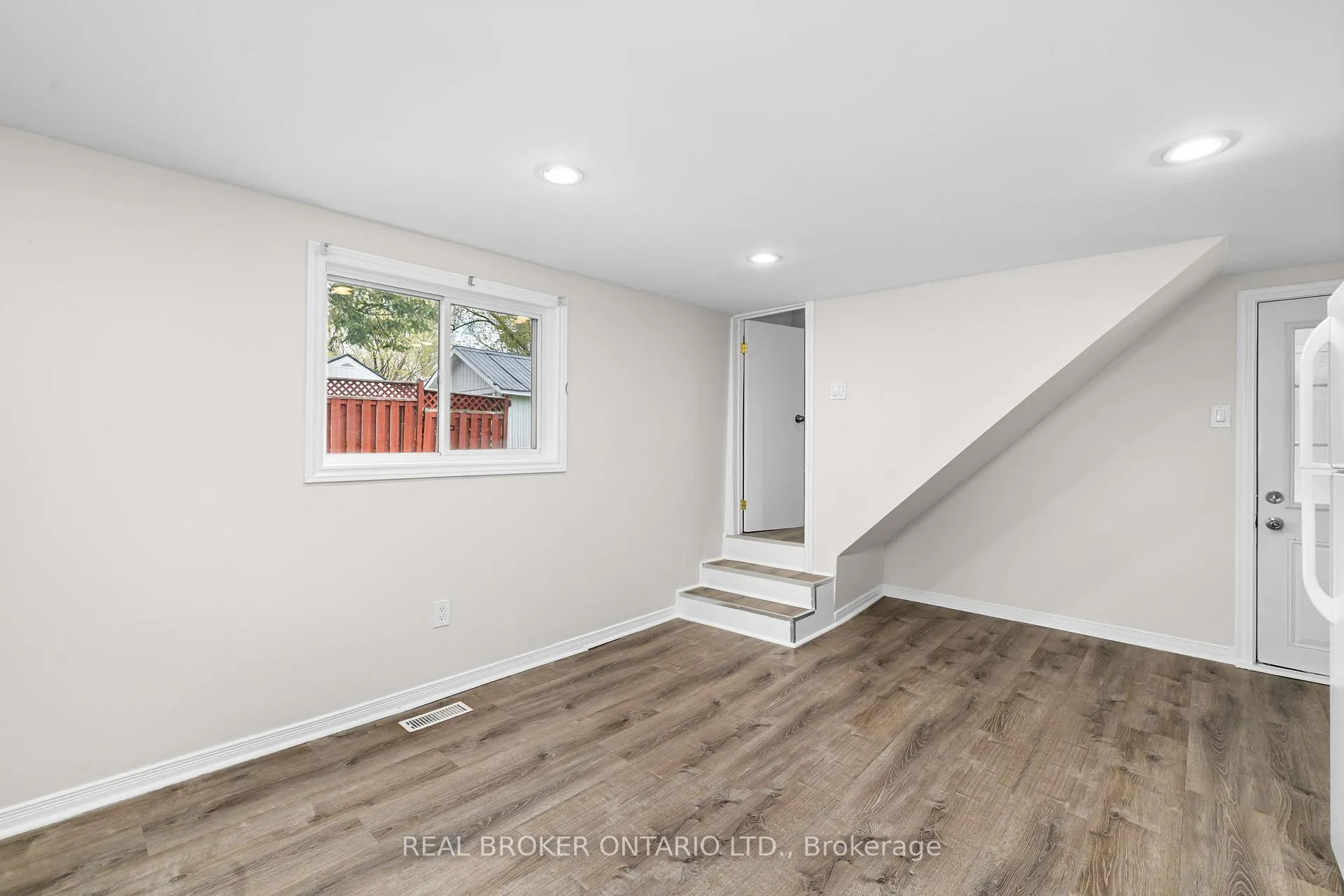 Photo 20 of 233 Bell Street, Arnprior — HOMEH
