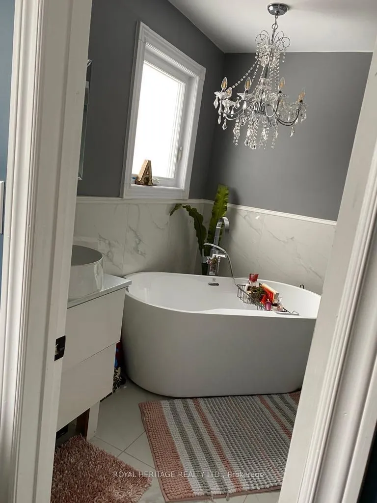 Photo 8 of 17 Hoodgate Drive, Whitby, Williamsburg — HOMEH