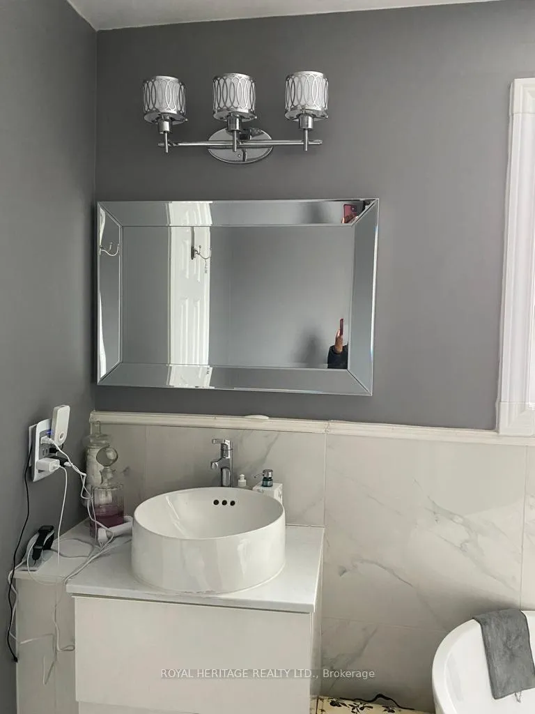 Photo 10 of 17 Hoodgate Drive, Whitby, Williamsburg — HOMEH