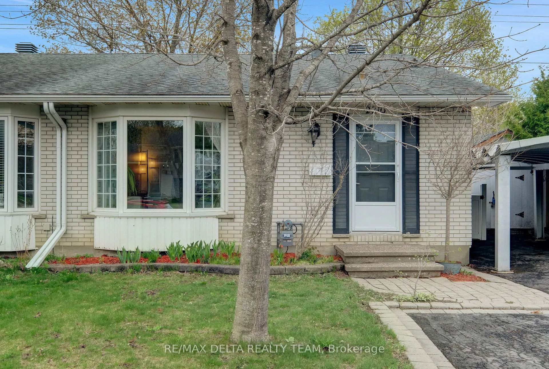 Photo 2 of 2210 Bickerton Avenue, Ottawa, Beacon Hill North — HOMEH