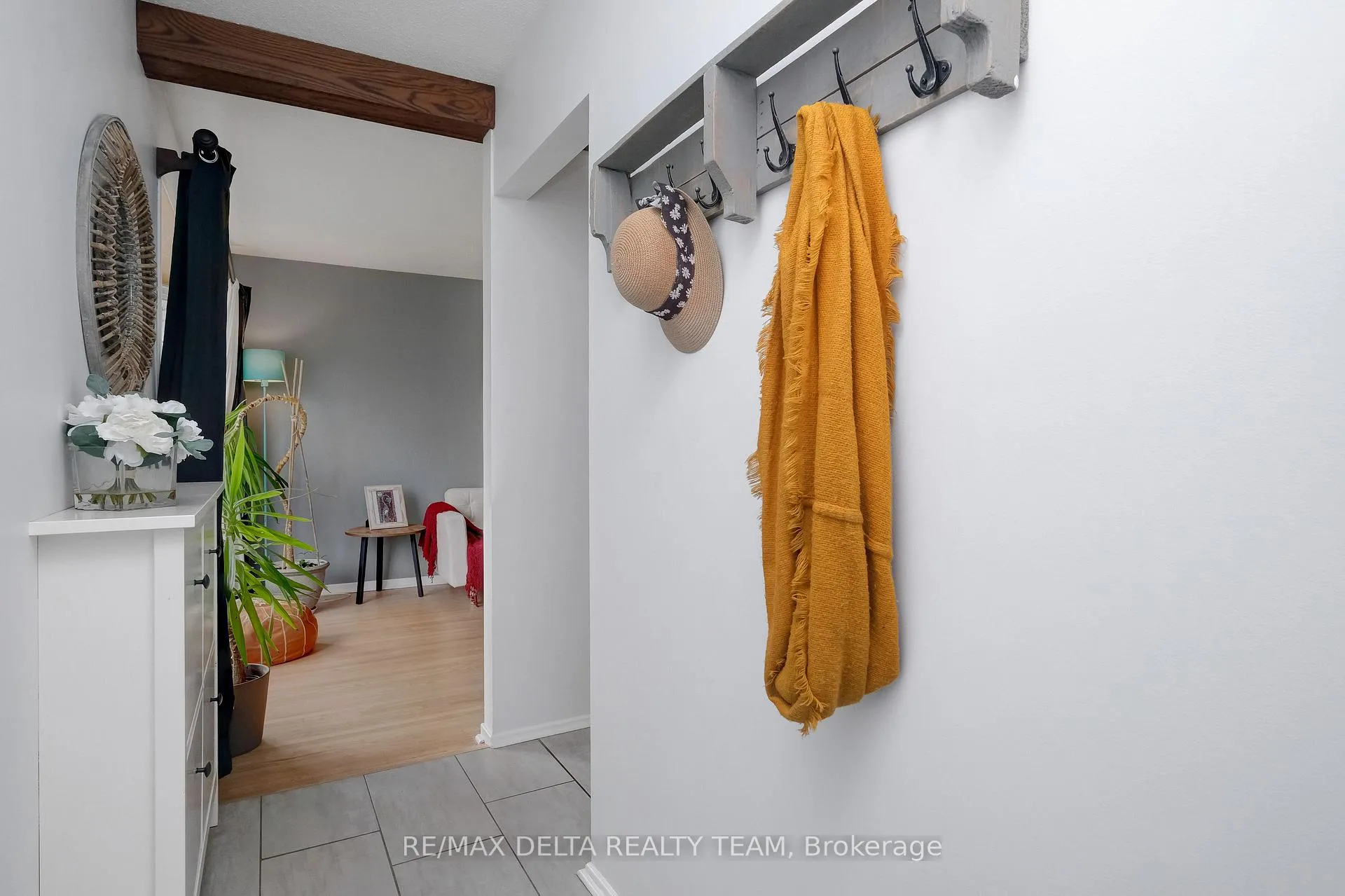 Photo 4 of 2210 Bickerton Avenue, Ottawa, Beacon Hill North — HOMEH