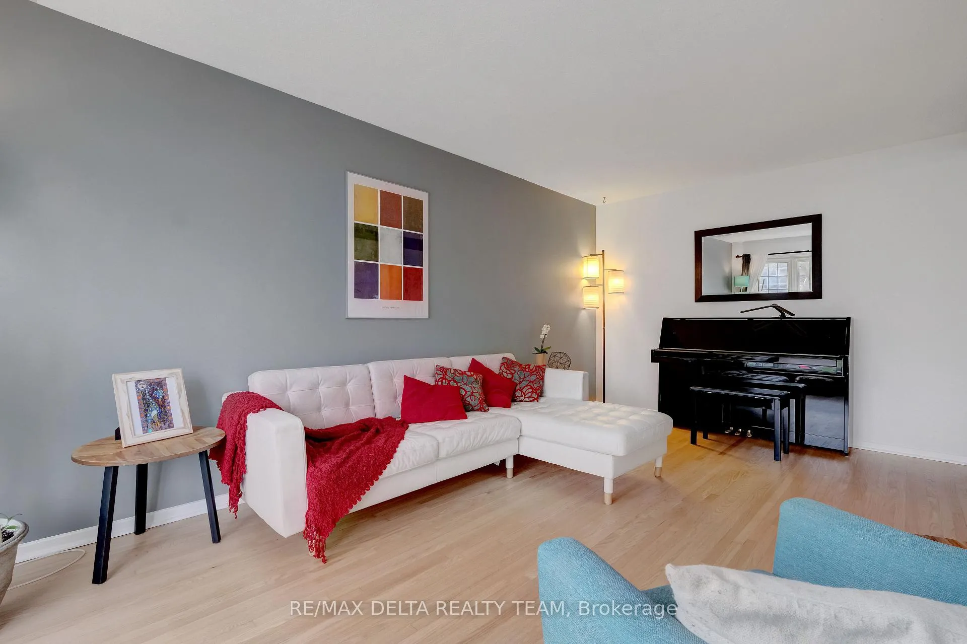Photo 5 of 2210 Bickerton Avenue, Ottawa, Beacon Hill North — HOMEH