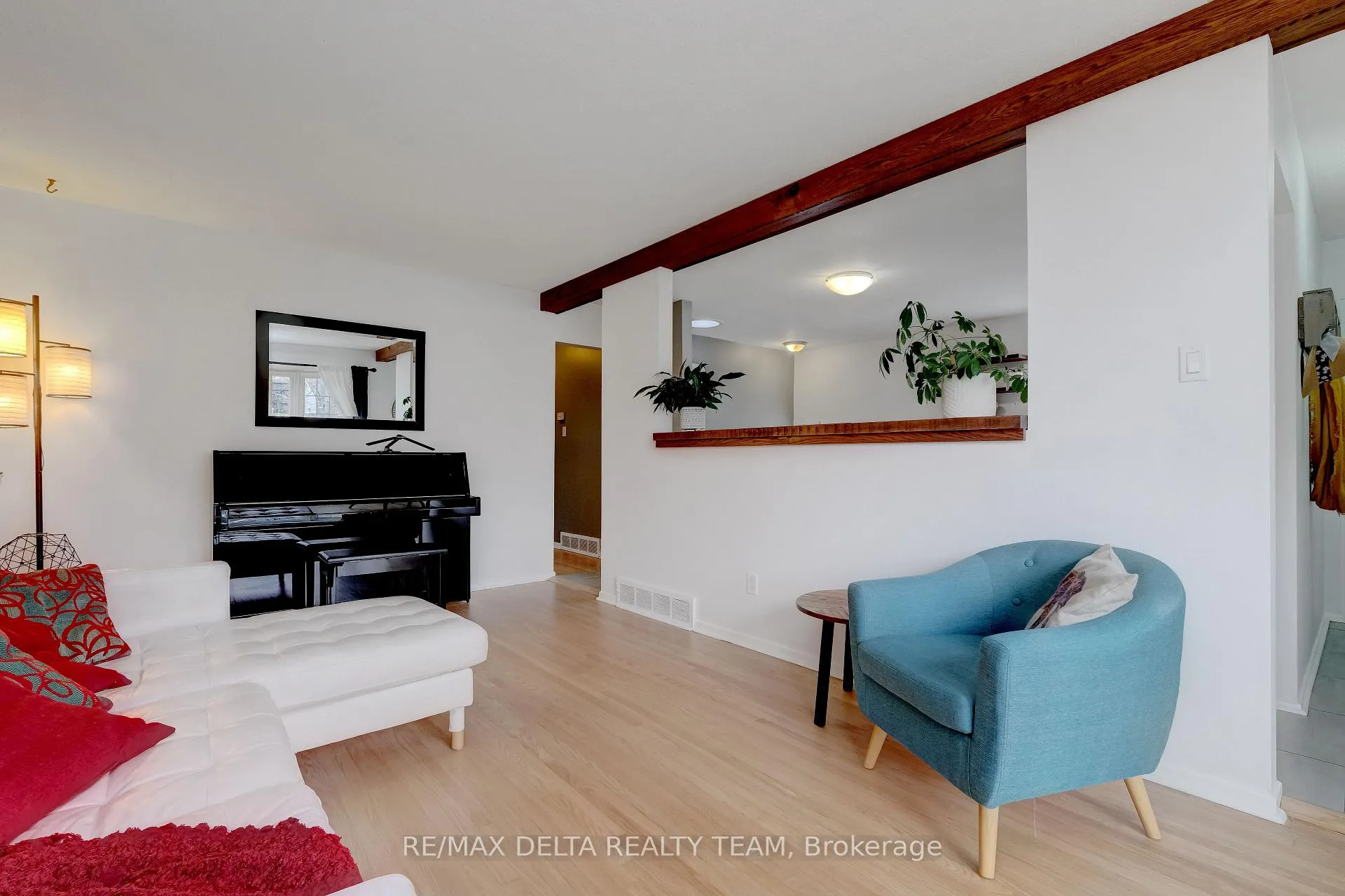 Photo 6 of 2210 Bickerton Avenue, Ottawa, Beacon Hill North — HOMEH