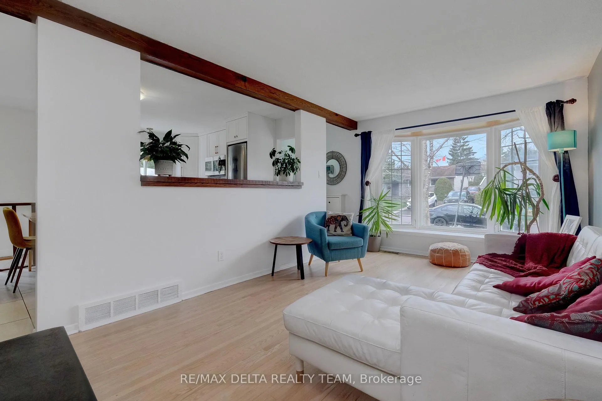Photo 7 of 2210 Bickerton Avenue, Ottawa, Beacon Hill North — HOMEH