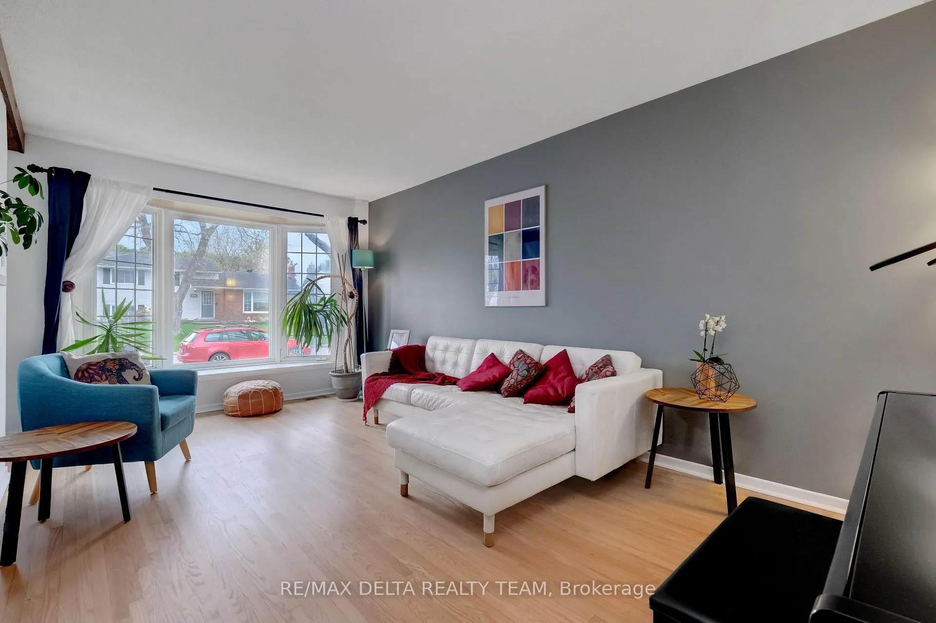 Photo 8 of 2210 Bickerton Avenue, Ottawa, Beacon Hill North — HOMEH
