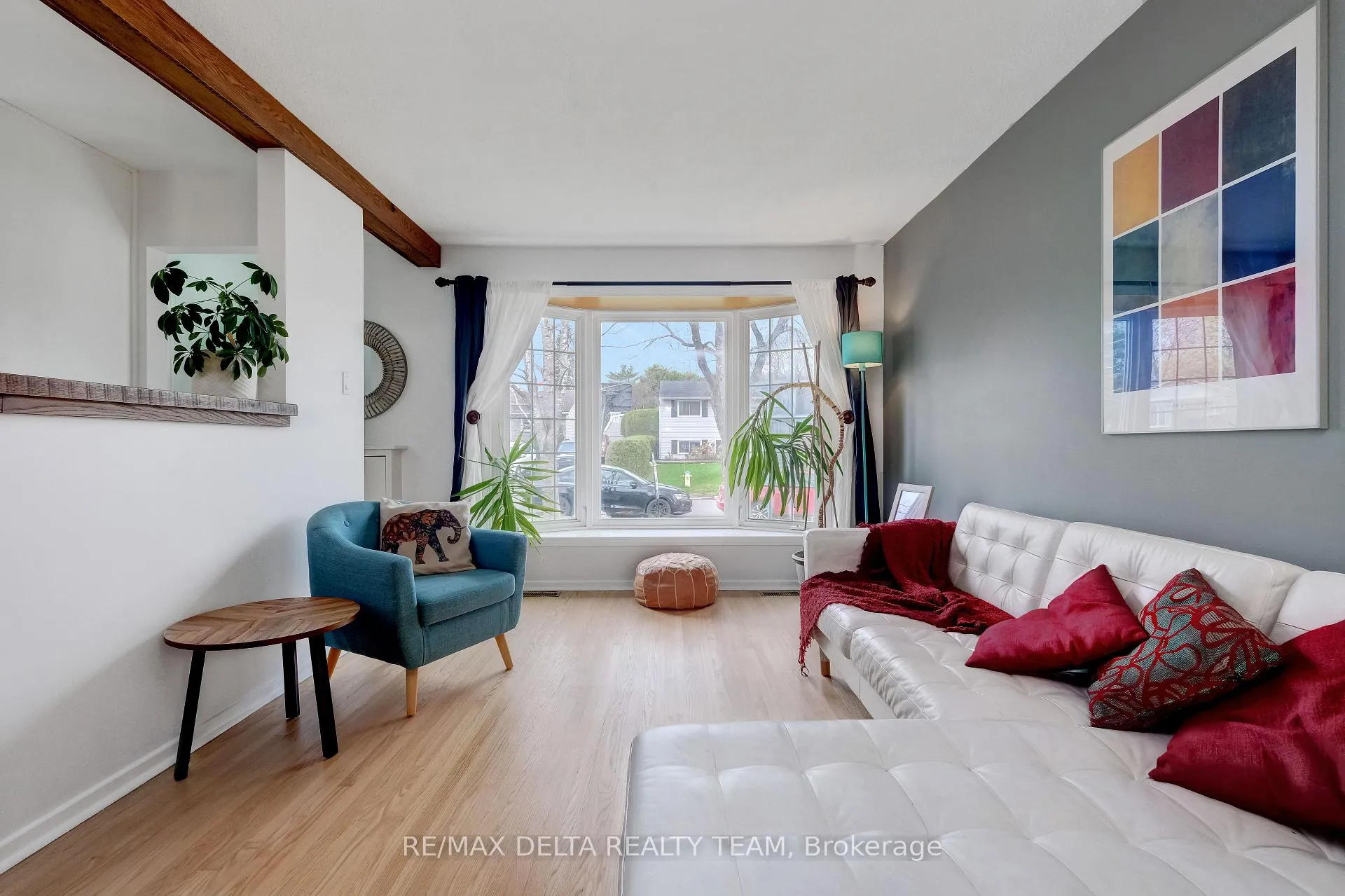 Photo 9 of 2210 Bickerton Avenue, Ottawa, Beacon Hill North — HOMEH