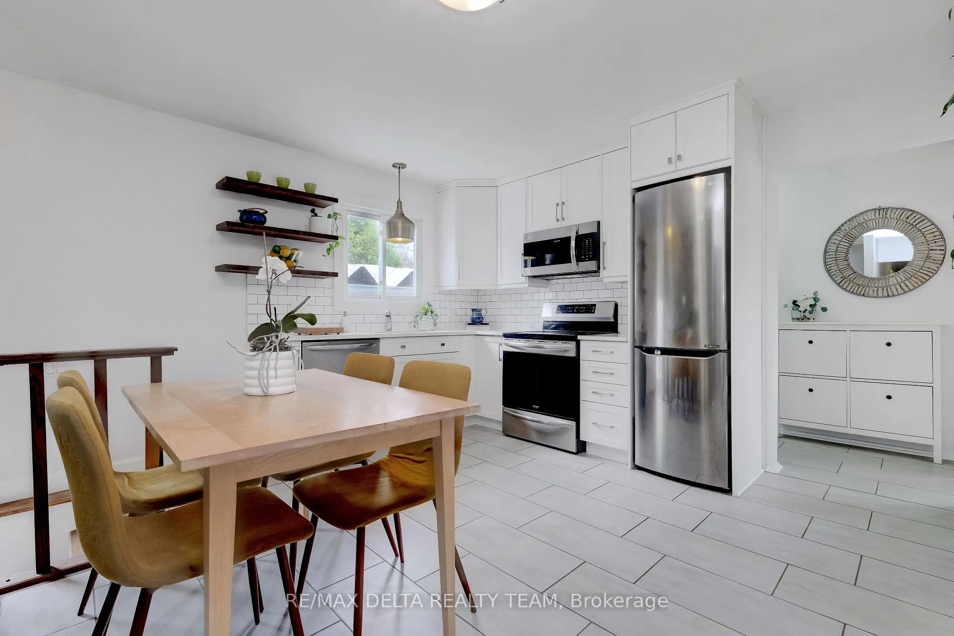 Photo 10 of 2210 Bickerton Avenue, Ottawa, Beacon Hill North — HOMEH