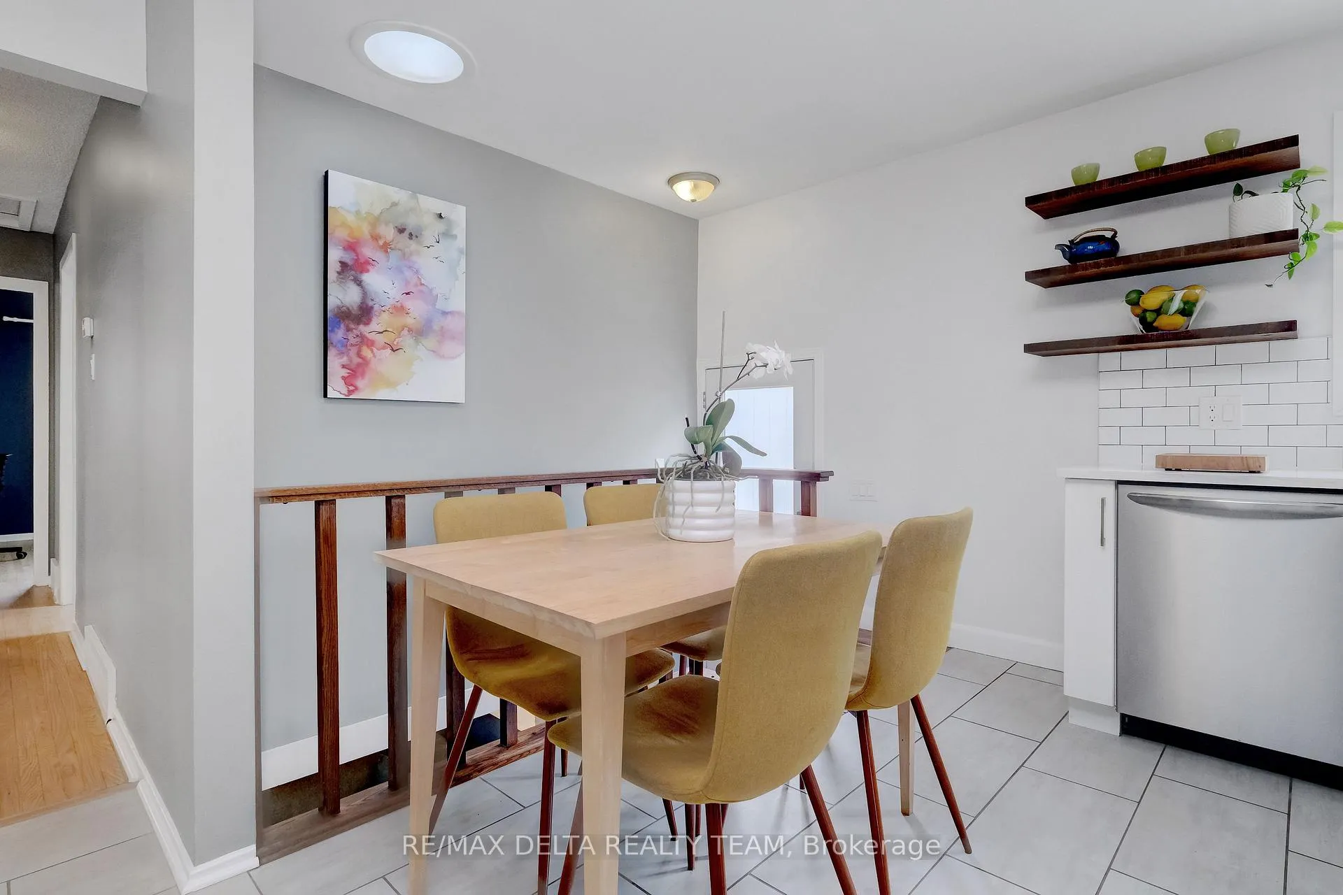 Photo 11 of 2210 Bickerton Avenue, Ottawa, Beacon Hill North — HOMEH