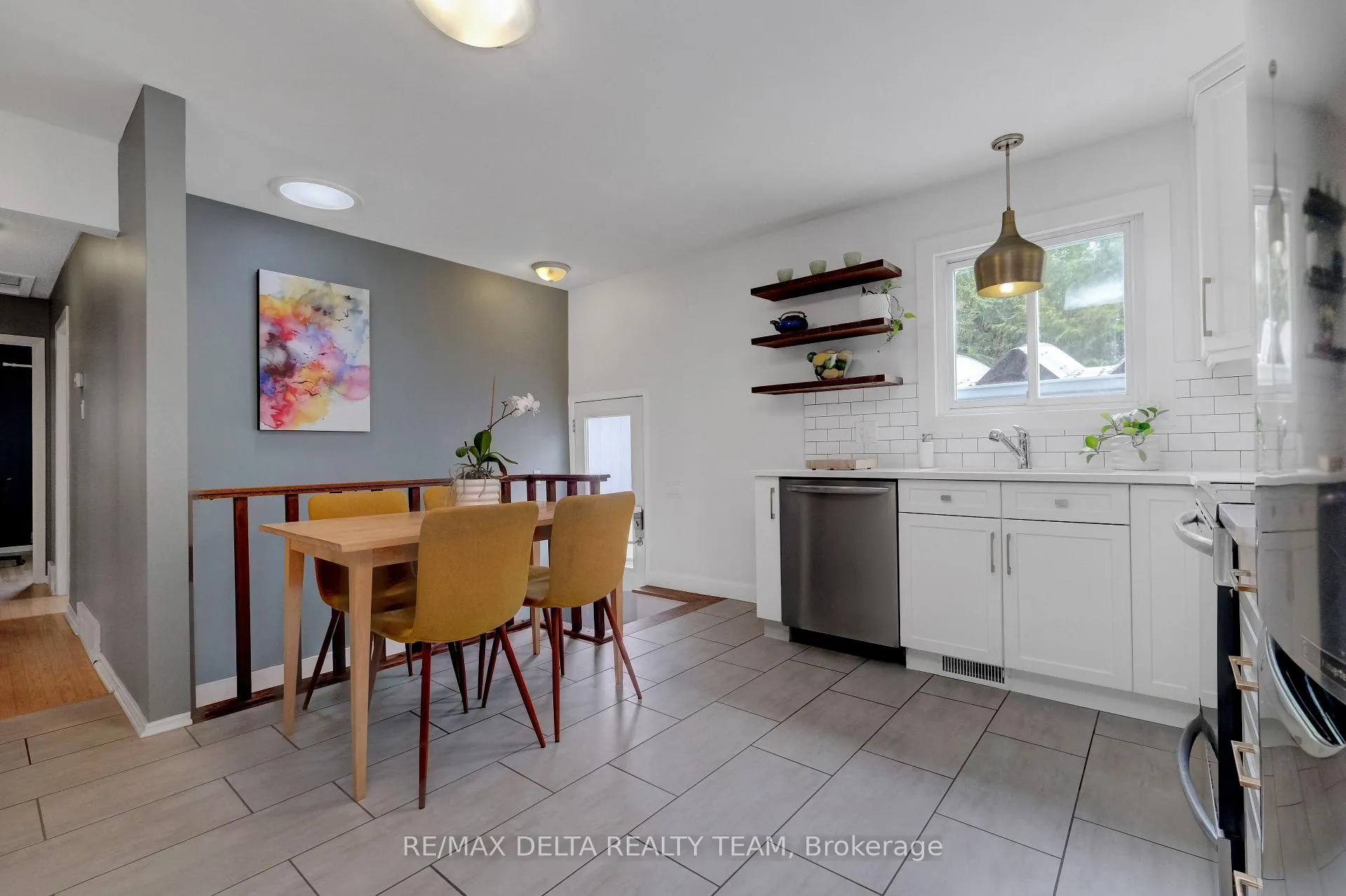 Photo 16 of 2210 Bickerton Avenue, Ottawa, Beacon Hill North — HOMEH